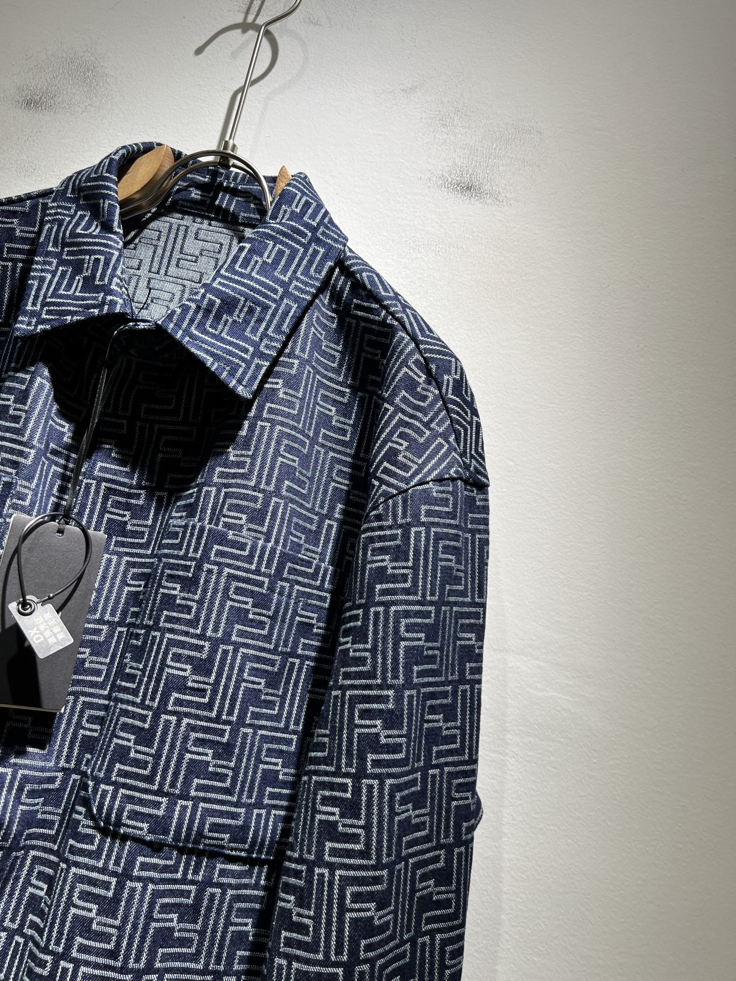  FEN*I 芬*迪 2025秋冬新款夹克外套，意大利原厂订单，FD家族人气单品，代表性十足，规格感十足