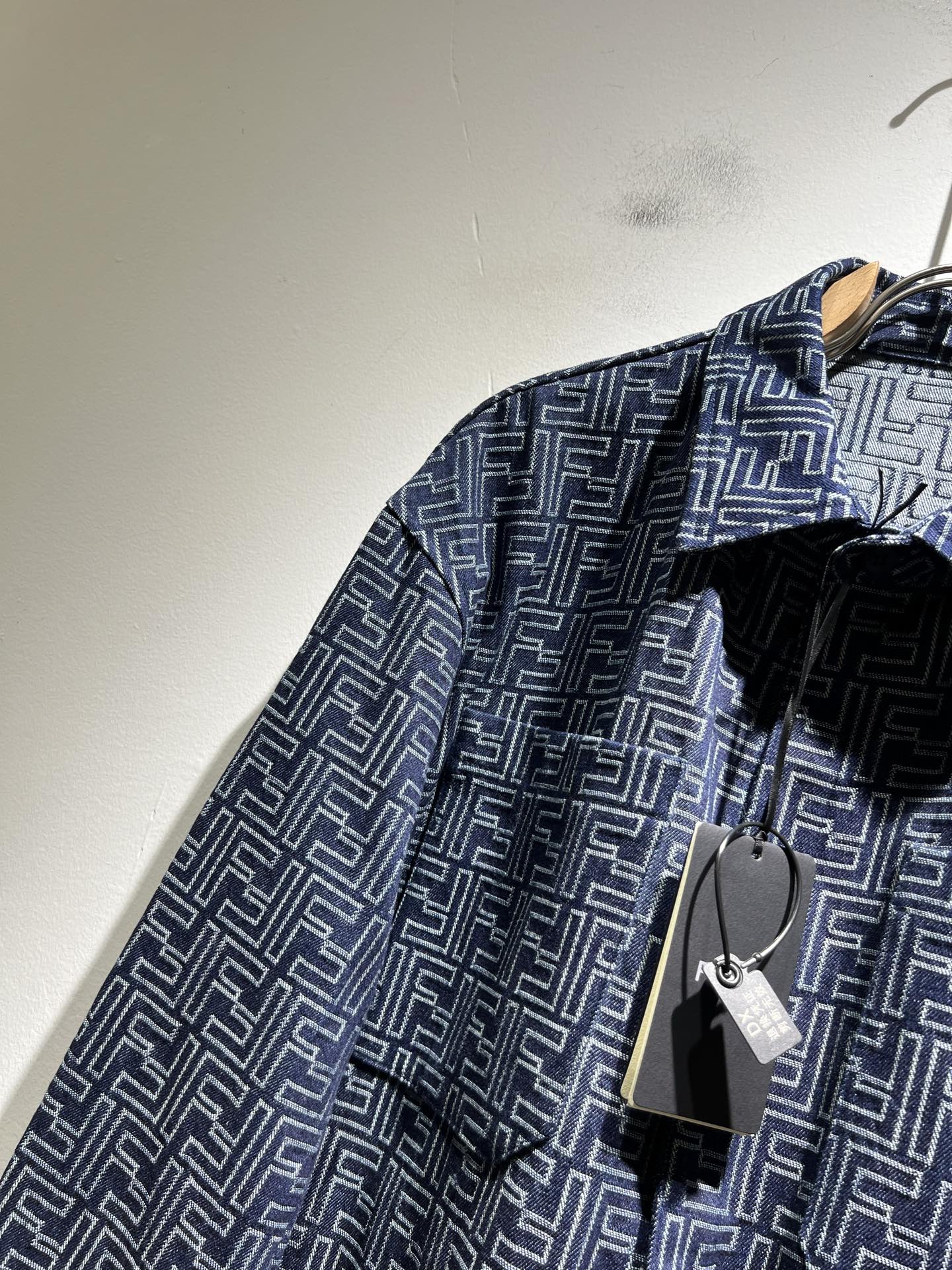  FEN*I 芬*迪 2025秋冬新款夹克外套，意大利原厂订单，FD家族人气单品，代表性十足，规格感十足