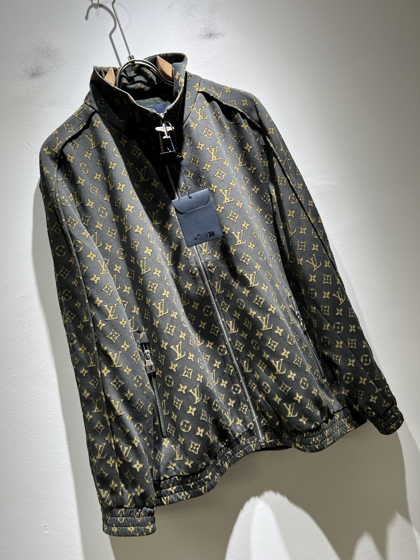  Louis Vuit*on 路易*登 2025秋冬新款轻奢男女同款👫牛仔夹克外套，路易家族的新高端，细