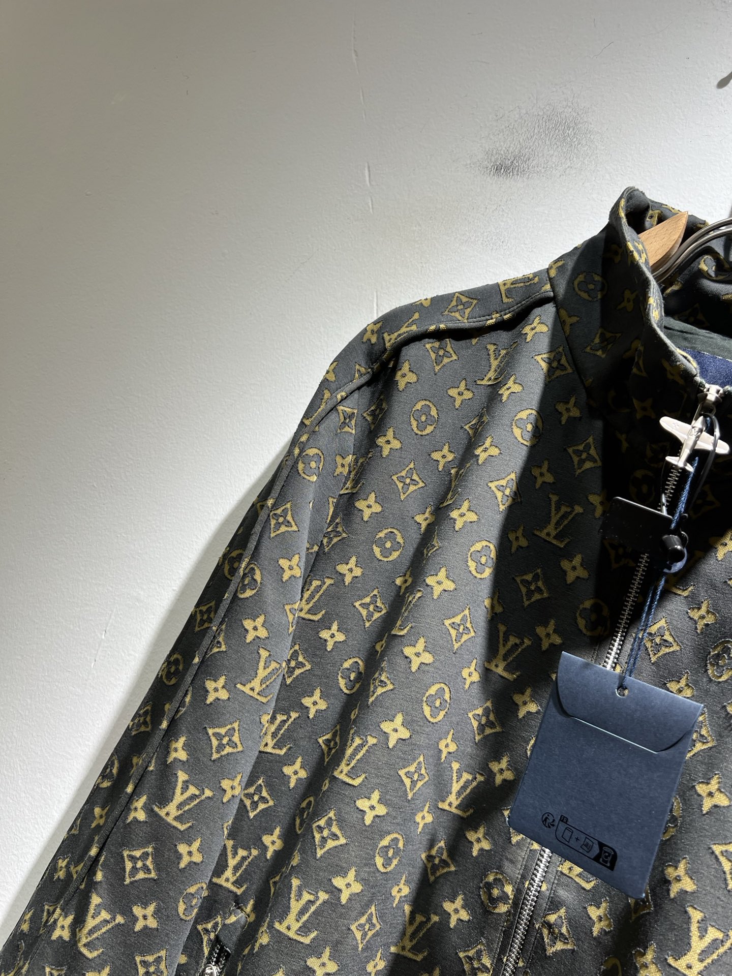  Louis Vuit*on 路易*登 2025秋冬新款轻奢男女同款👫牛仔夹克外套，路易家族的新高端，细