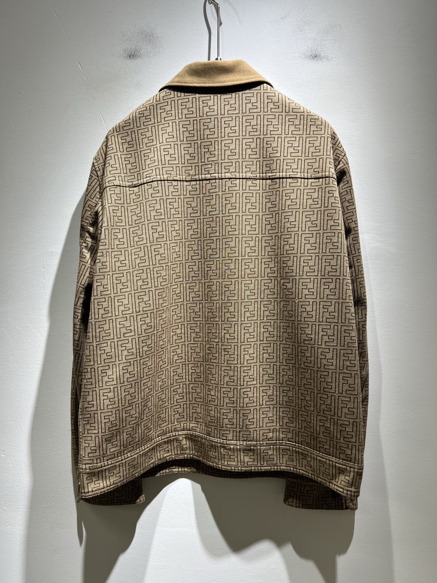  FEN*I 芬*迪 2025秋冬新款夹克外套，意大利原厂订单，FD家族人气单品，代表性十足，规格感十足