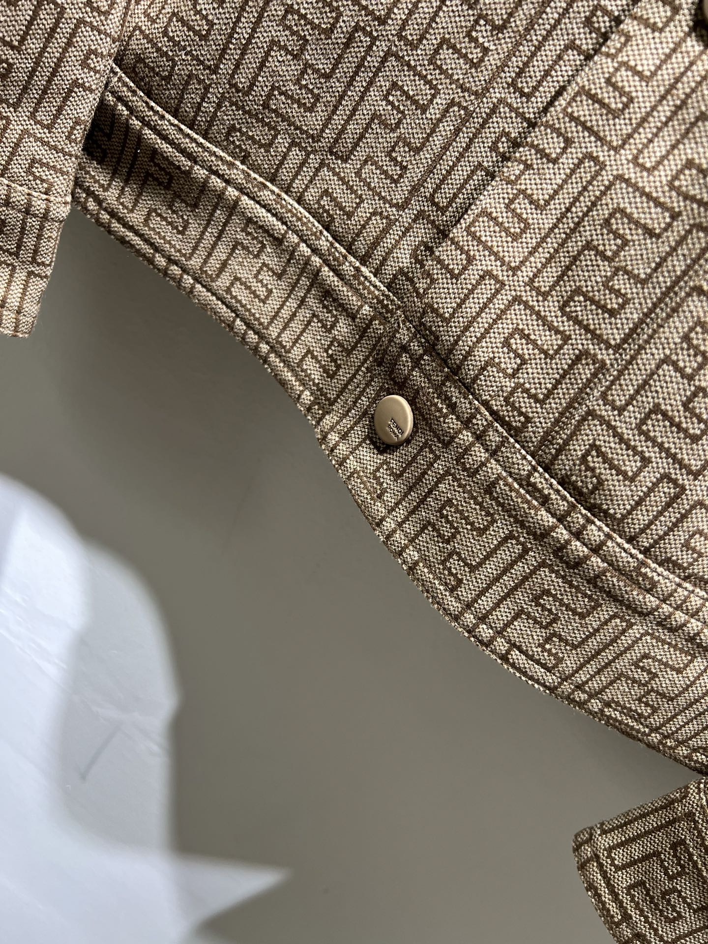  FEN*I 芬*迪 2025秋冬新款夹克外套，意大利原厂订单，FD家族人气单品，代表性十足，规格感十足