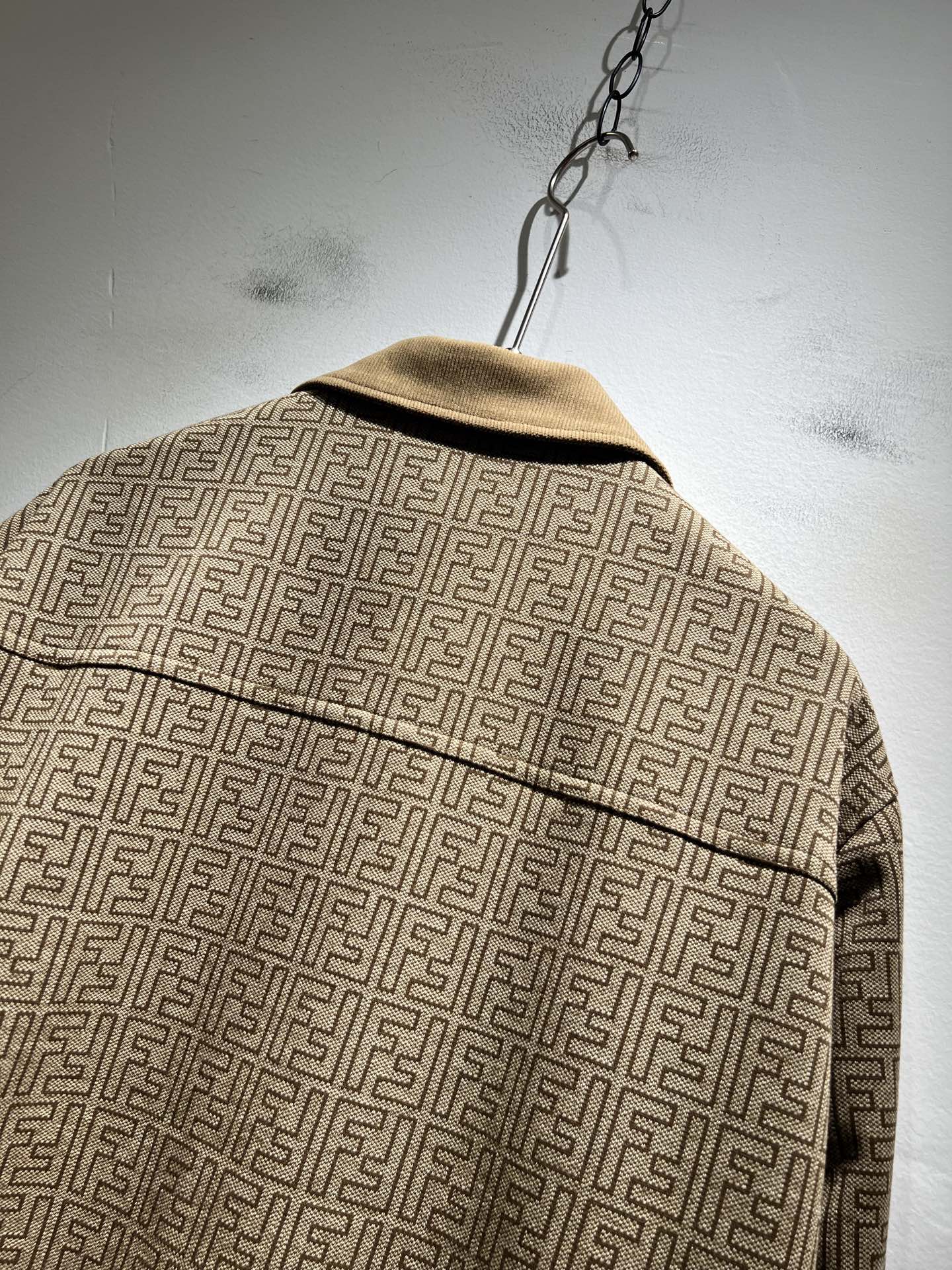  FEN*I 芬*迪 2025秋冬新款夹克外套，意大利原厂订单，FD家族人气单品，代表性十足，规格感十足