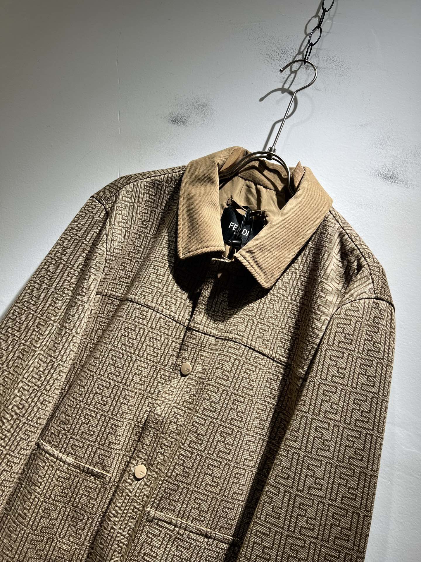  FEN*I 芬*迪 2025秋冬新款夹克外套，意大利原厂订单，FD家族人气单品，代表性十足，规格感十足