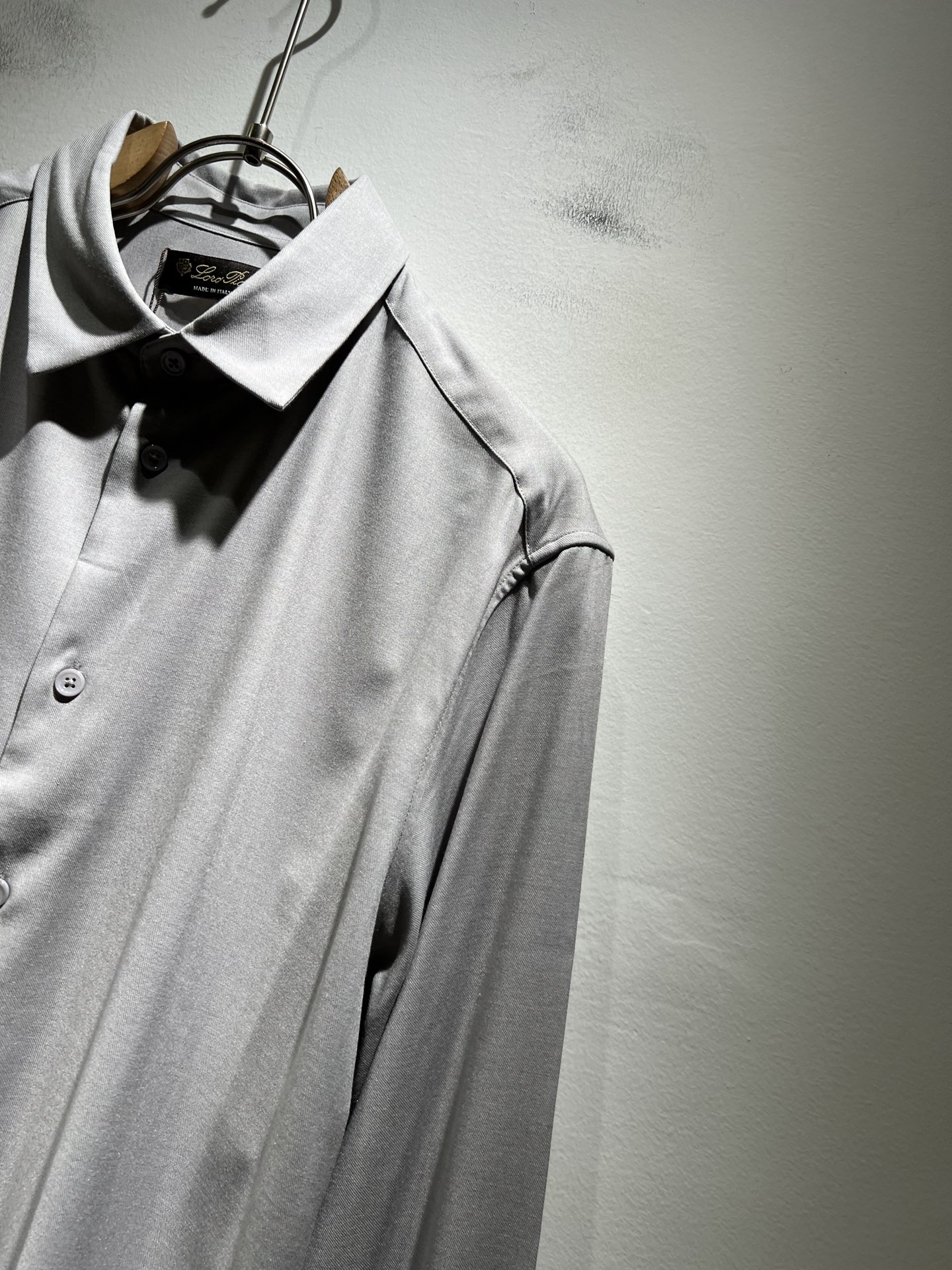  Loro Piana诺悠翩雅 2025秋冬男士衬衣，最新的贸易订单全品相！！网红款！上身舒适透气，不僵