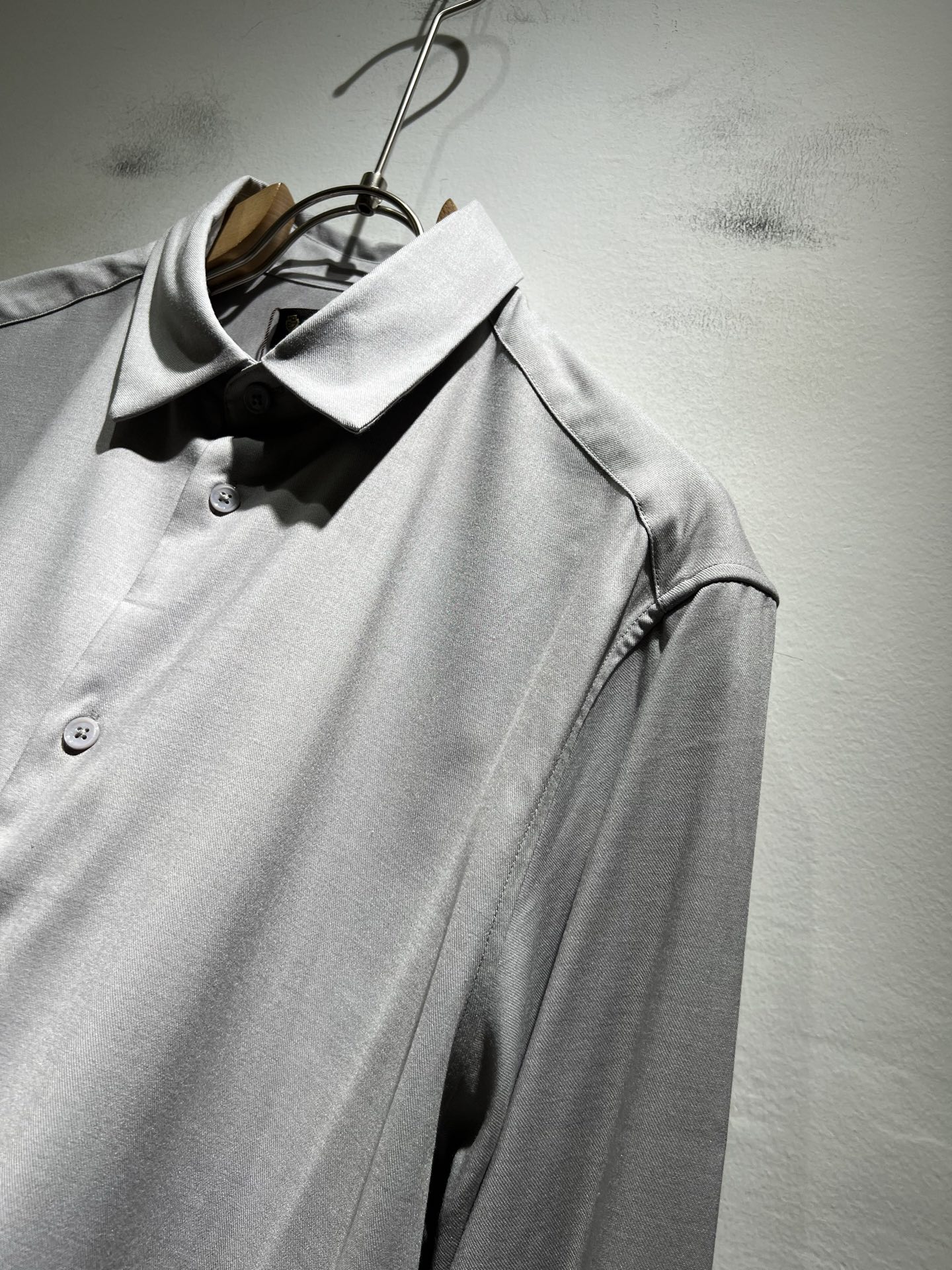  Loro Piana诺悠翩雅 2025秋冬男士衬衣，最新的贸易订单全品相！！网红款！上身舒适透气，不僵