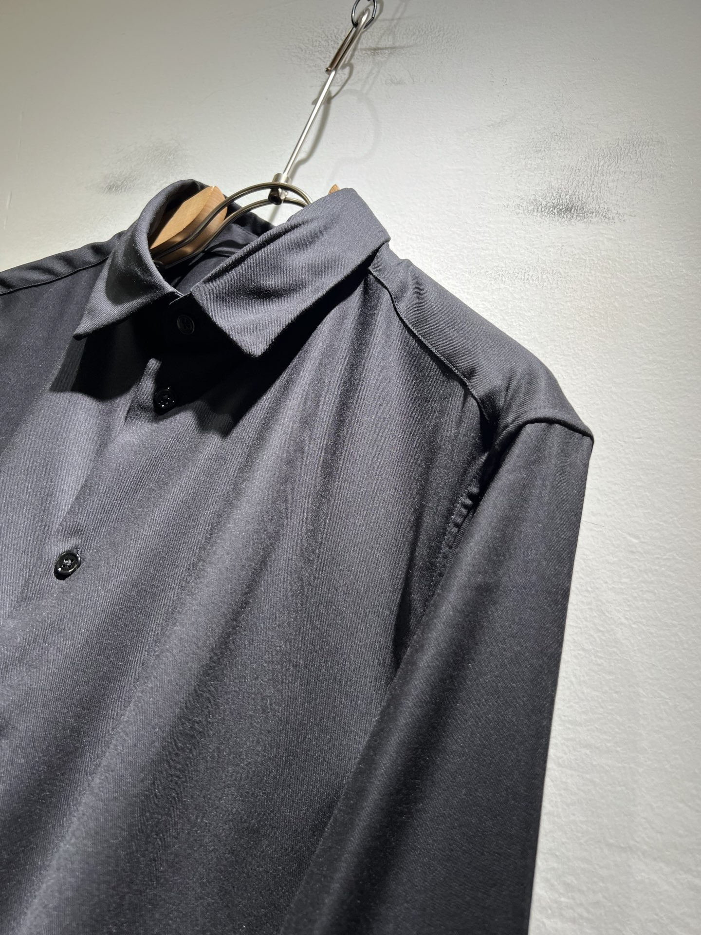  Loro Piana诺悠翩雅 2025秋冬男士衬衣，最新的贸易订单全品相！！网红款！上身舒适透气，不僵