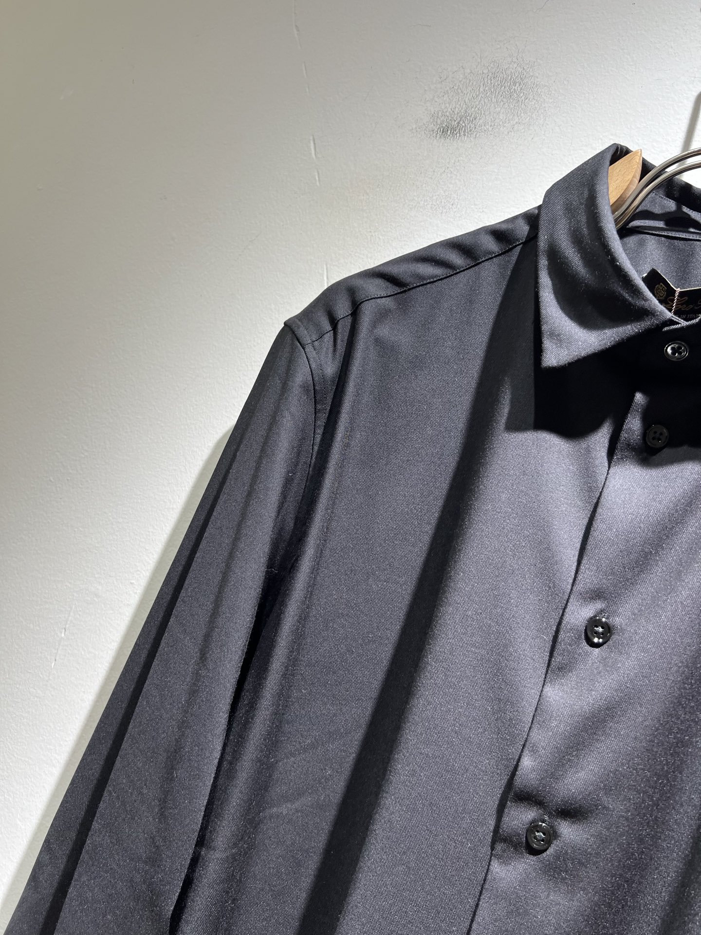  Loro Piana诺悠翩雅 2025秋冬男士衬衣，最新的贸易订单全品相！！网红款！上身舒适透气，不僵