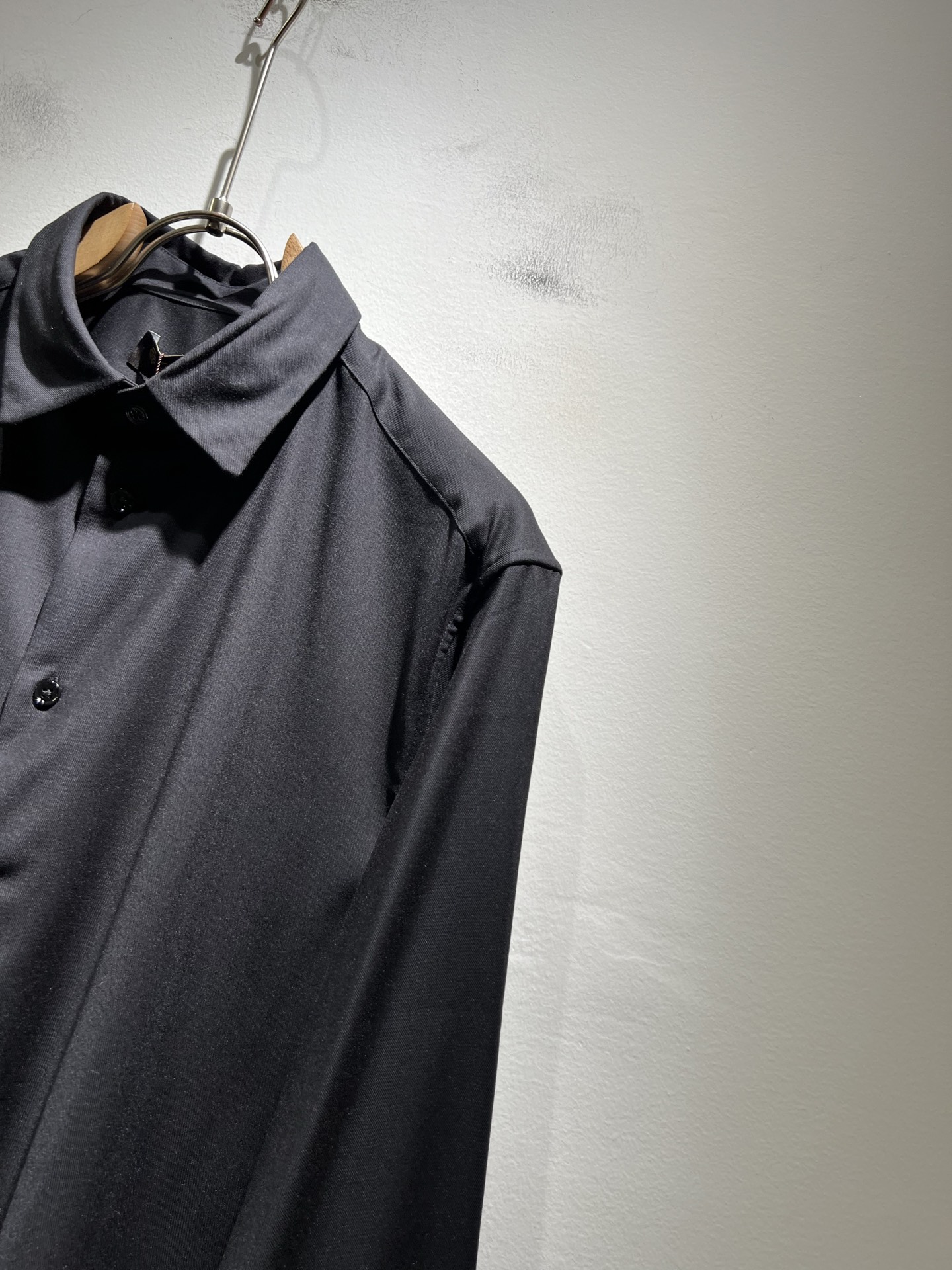  Loro Piana诺悠翩雅 2025秋冬男士衬衣，最新的贸易订单全品相！！网红款！上身舒适透气，不僵