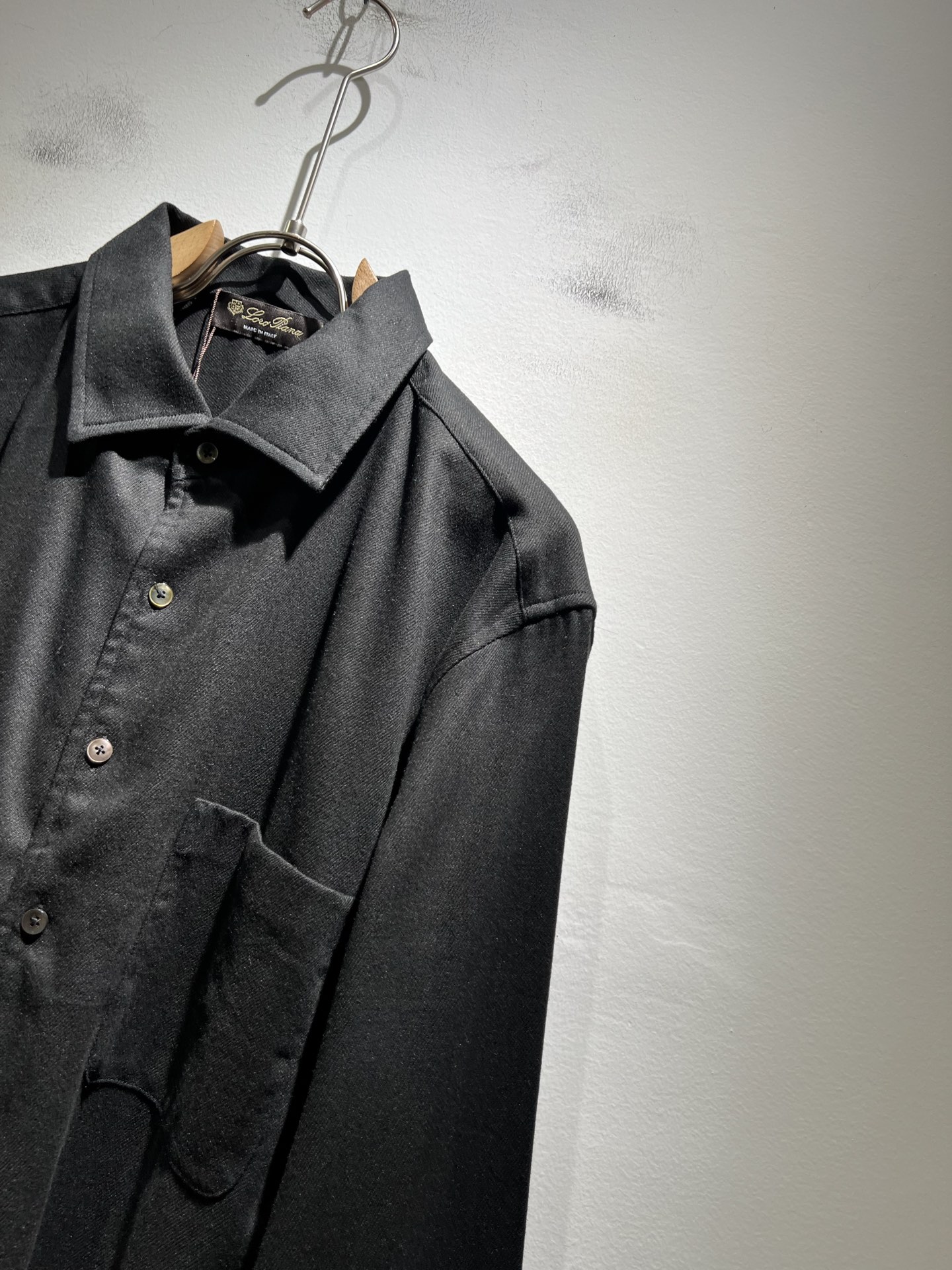  Loro Piana诺悠翩雅 2025秋冬男士衬衣，最新的贸易订单全品相！！网红款！上身舒适透气，不僵