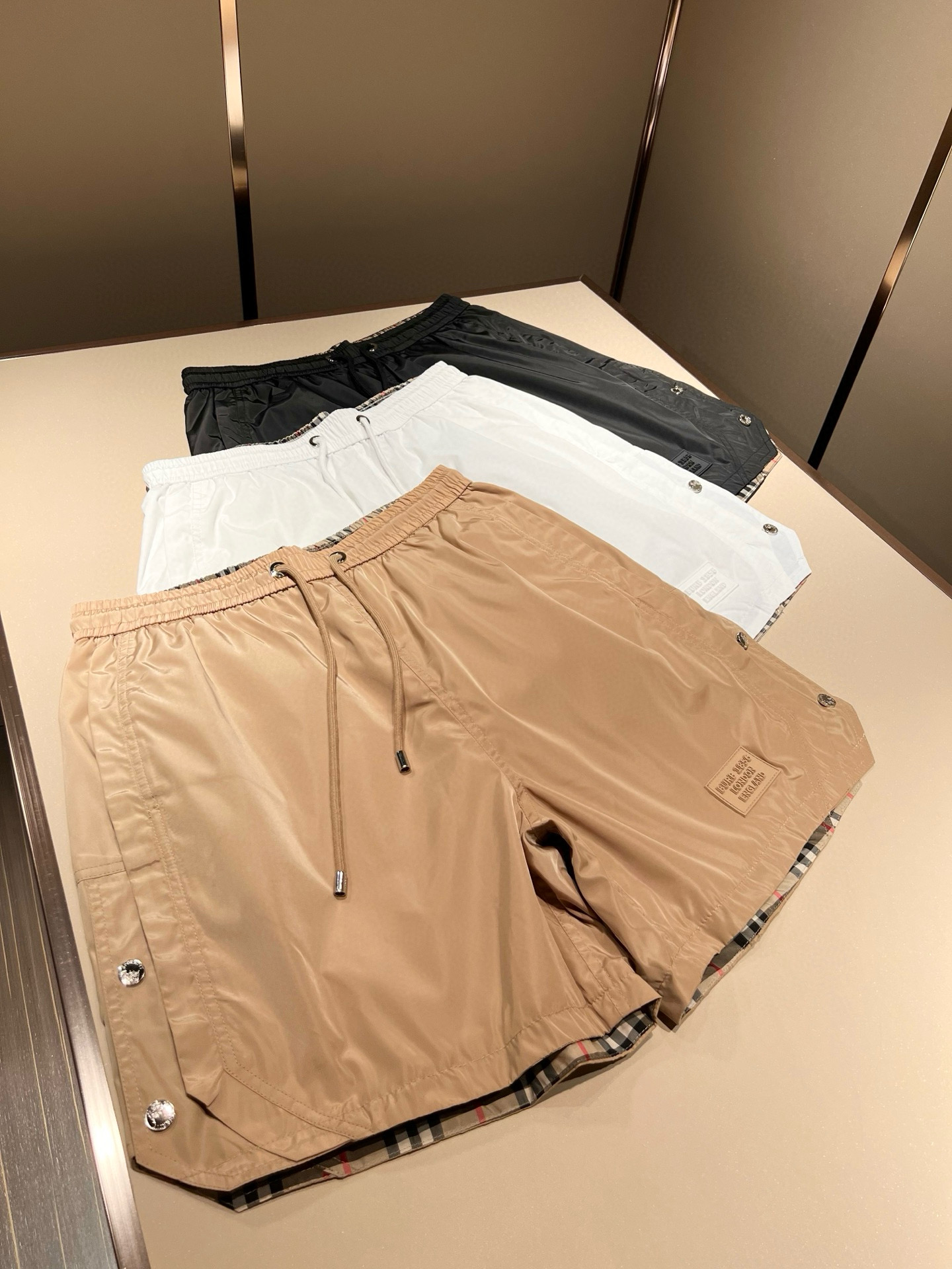  BURBER*Y巴*莉 2025春夏新款休闲百搭男女同款👫休闲短裤！贸易公司渠道稀出，同步官网发售！裤