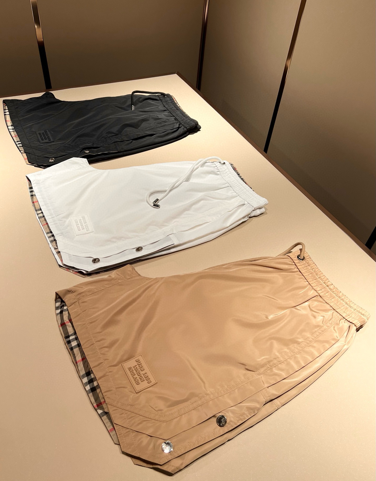  BURBER*Y巴*莉 2025春夏新款休闲百搭男女同款👫休闲短裤！贸易公司渠道稀出，同步官网发售！裤