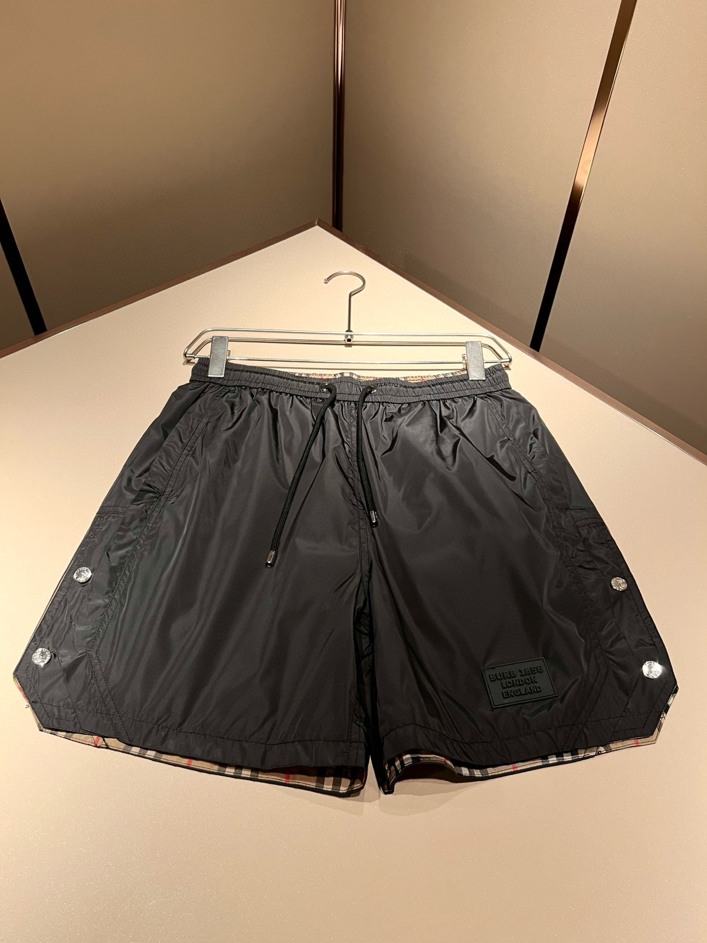  BURBER*Y巴*莉 2025春夏新款休闲百搭男女同款👫休闲短裤！贸易公司渠道稀出，同步官网发售！裤