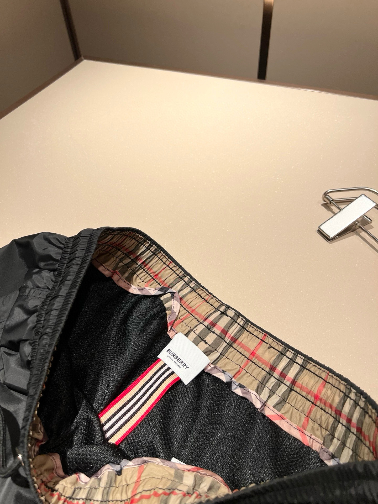  BURBER*Y巴*莉 2025春夏新款休闲百搭男女同款👫休闲短裤！贸易公司渠道稀出，同步官网发售！裤