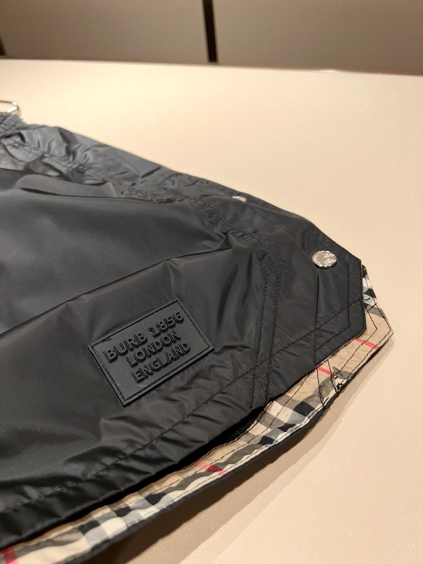  BURBER*Y巴*莉 2025春夏新款休闲百搭男女同款👫休闲短裤！贸易公司渠道稀出，同步官网发售！裤