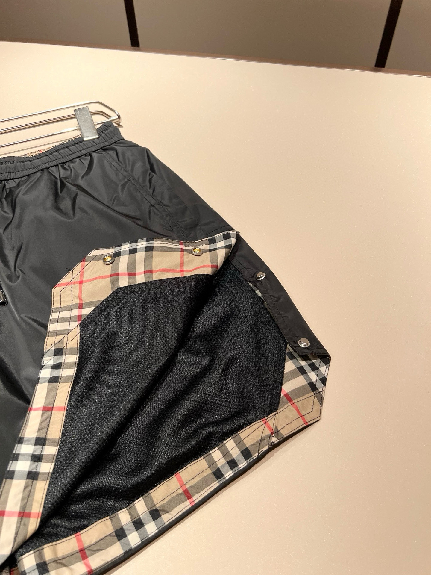  BURBER*Y巴*莉 2025春夏新款休闲百搭男女同款👫休闲短裤！贸易公司渠道稀出，同步官网发售！裤