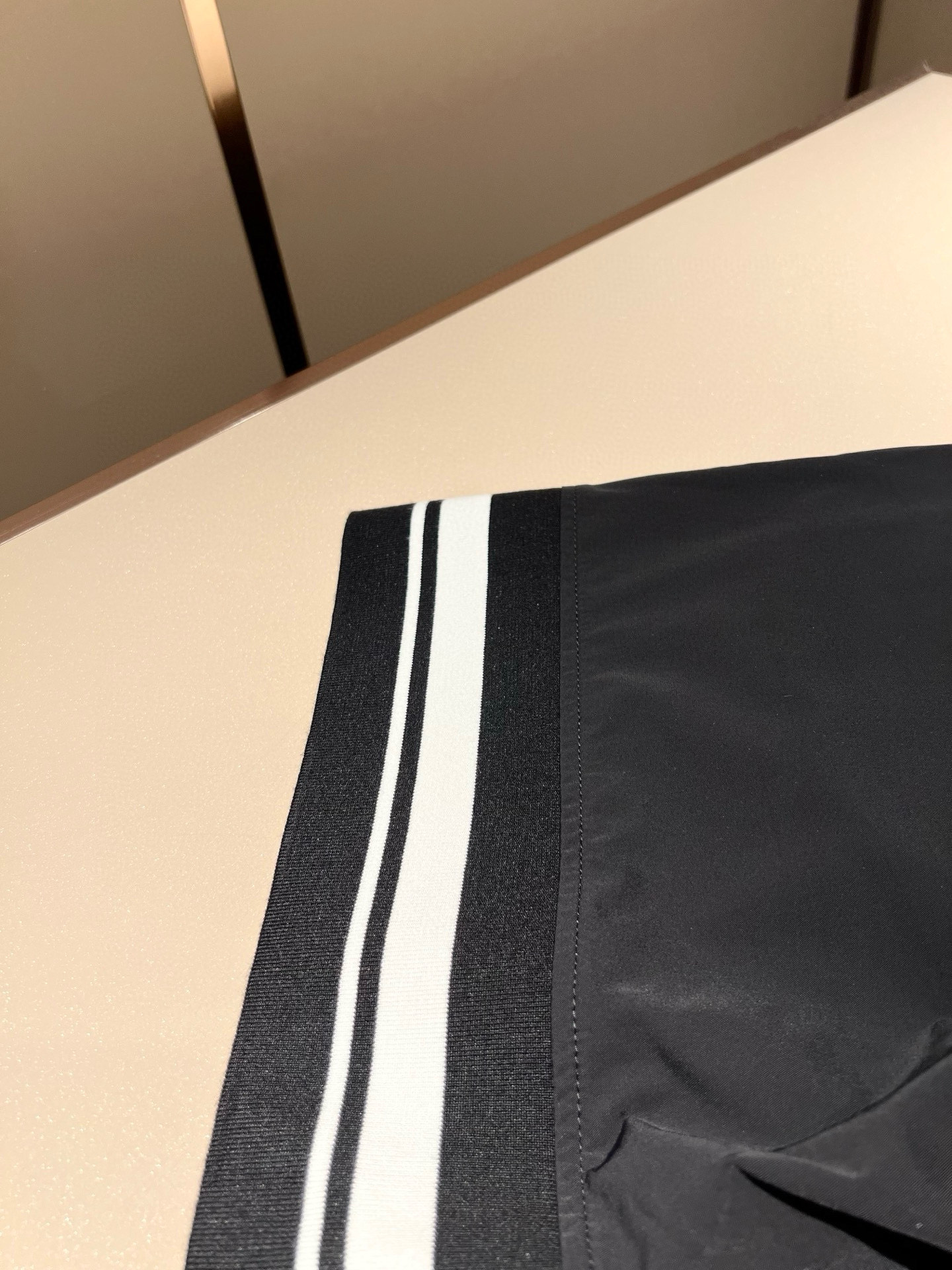   LOE*WE罗*威 2024春夏新款男女同款👫休闲短裤，意大利原厂订单渠道，极具个性高级风，标志lo