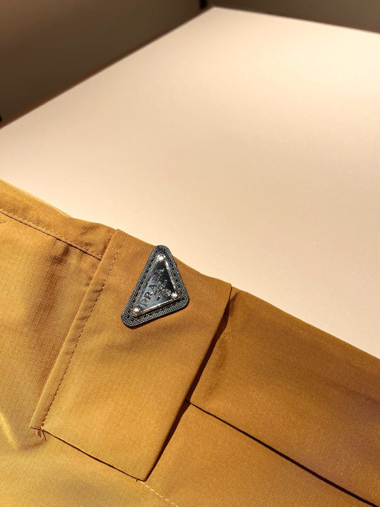    PRA*DA普*达 2025春夏新款男士休闲短裤，高端品质之选……一款休闲裤兼备的百搭裤装，也是男