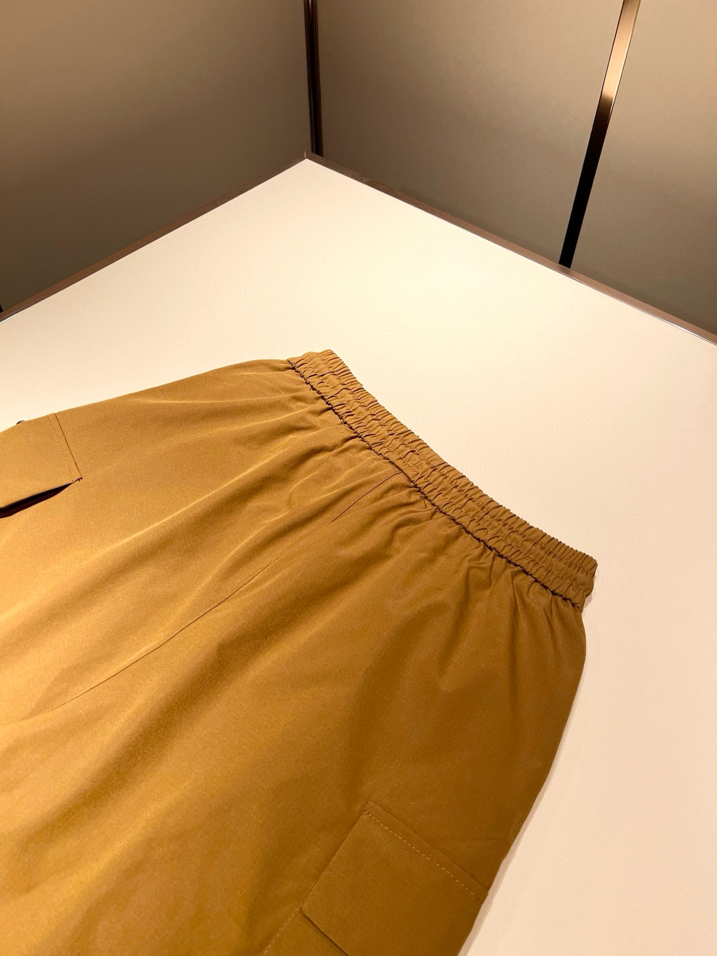    PRA*DA普*达 2025春夏新款男士休闲短裤，高端品质之选……一款休闲裤兼备的百搭裤装，也是男