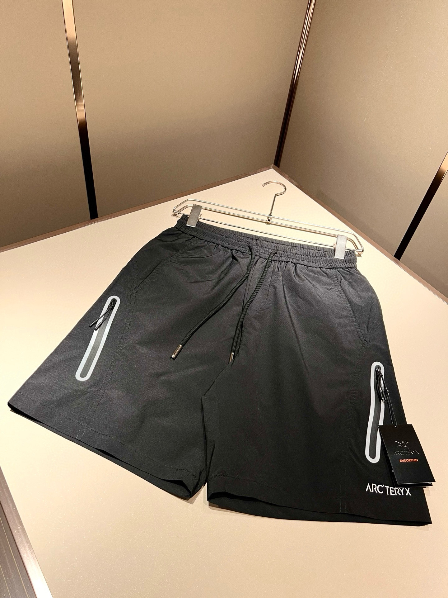  ARCTER*X始*祖鸟 2025春夏新款休闲运动风格休闲短裤裤，户外品牌可能大家第一想到的就是加拿大