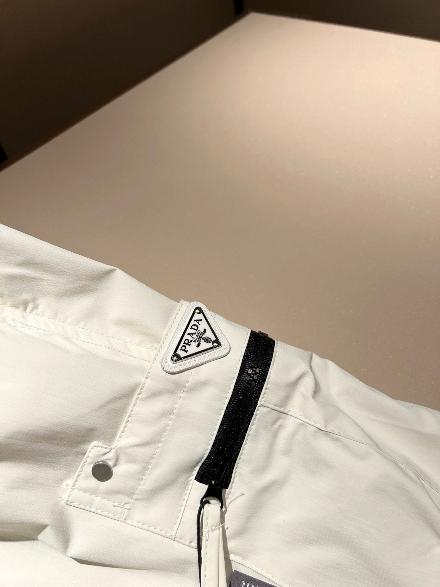    PRA*DA普*达 2025春夏新款男士休闲短裤，高端品质之选……一款休闲裤兼备的百搭裤装，也是男