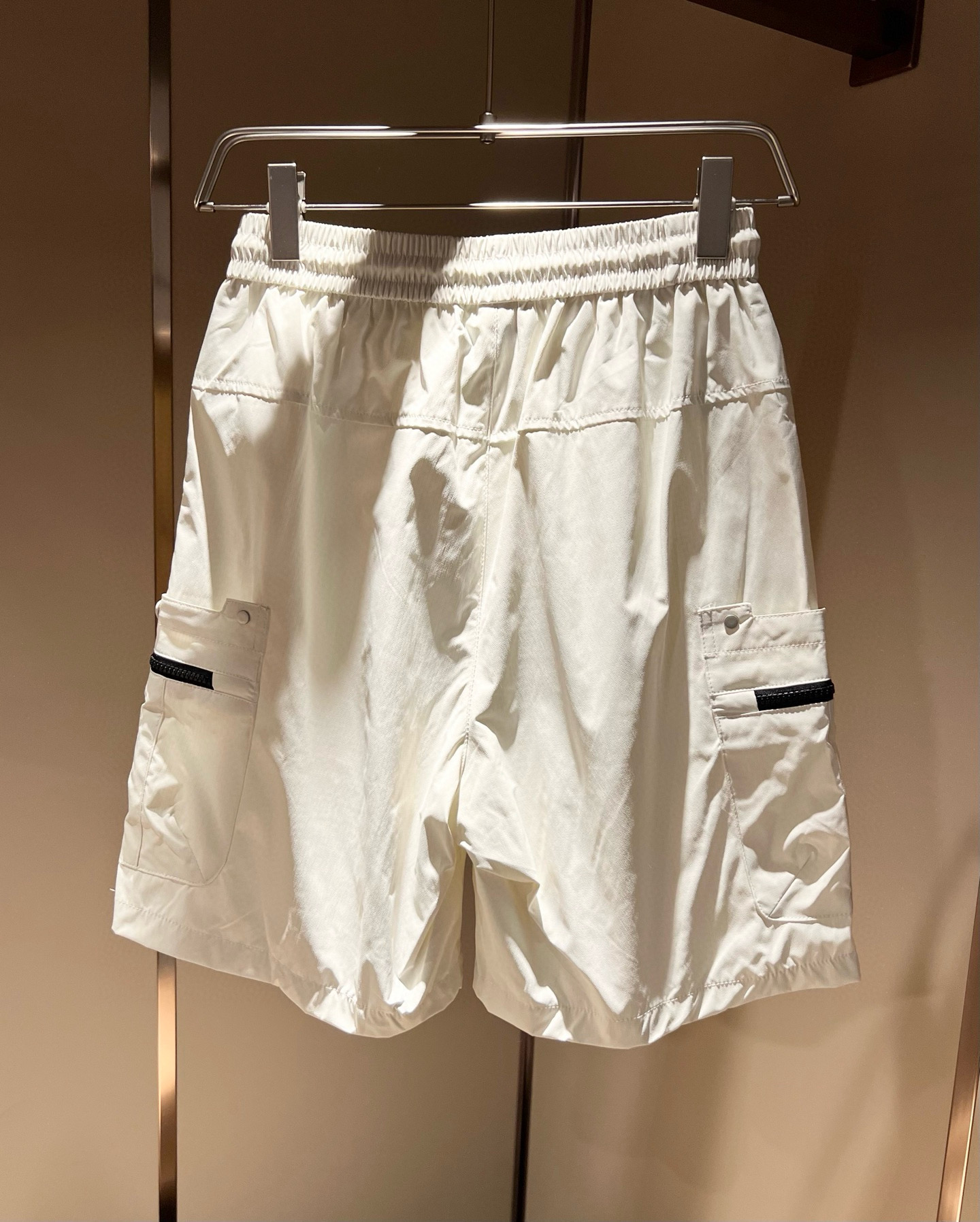    PRA*DA普*达 2025春夏新款男士休闲短裤，高端品质之选……一款休闲裤兼备的百搭裤装，也是男