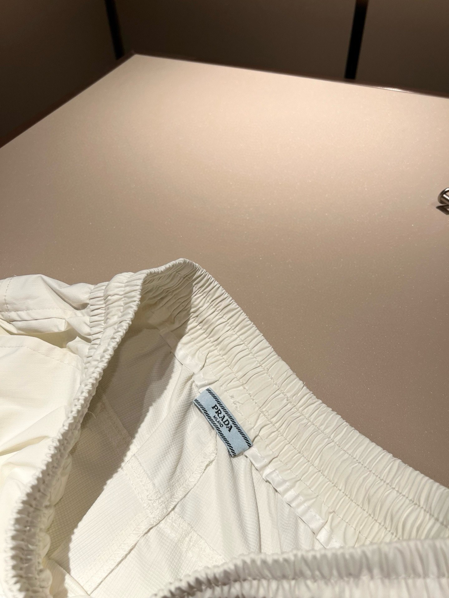    PRA*DA普*达 2025春夏新款男士休闲短裤，高端品质之选……一款休闲裤兼备的百搭裤装，也是男