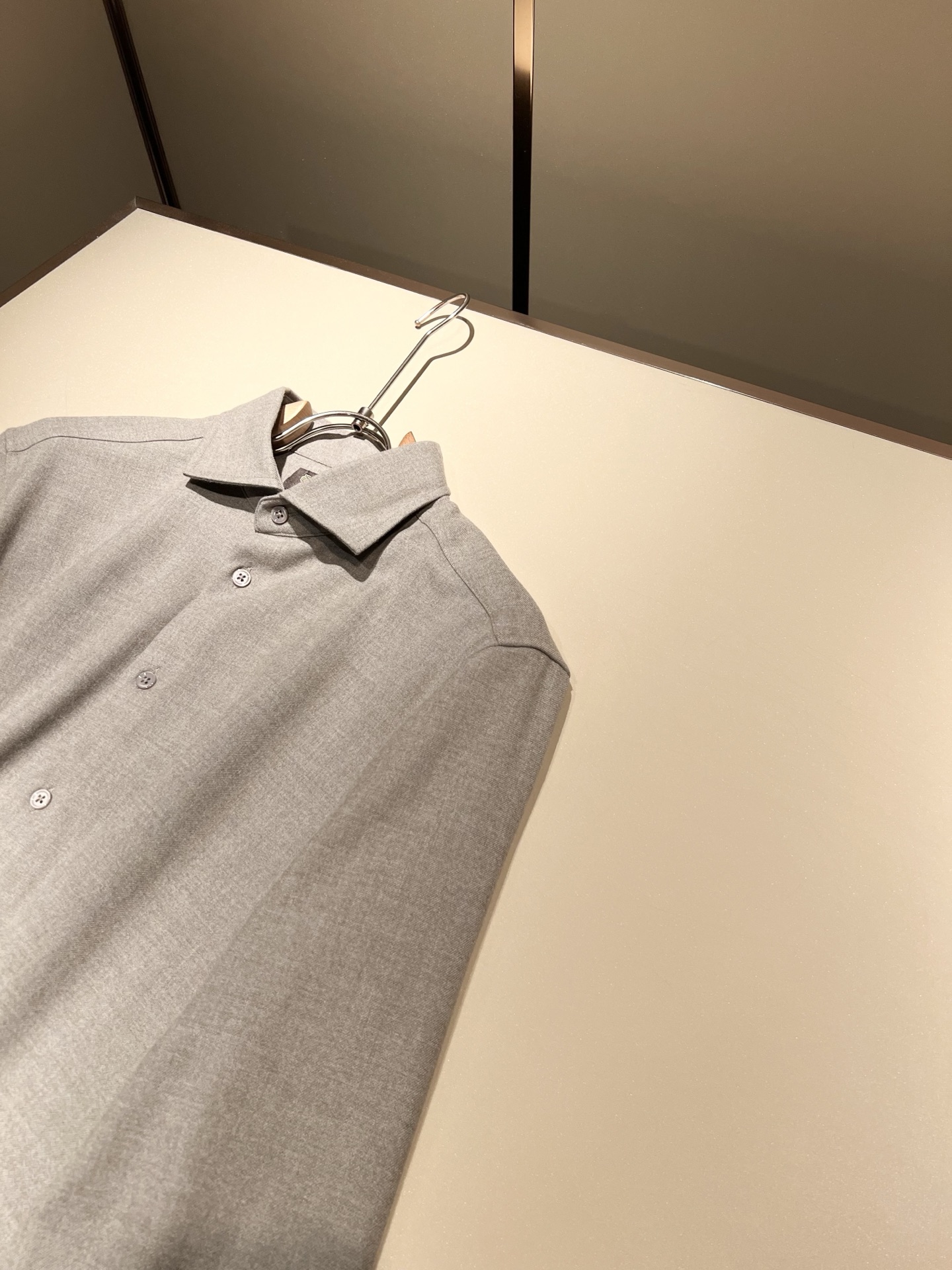   Loro Piana诺悠翩雅 2025秋冬男士衬衣，最新的贸易订单全品相！！网红款！上身舒适透气，不