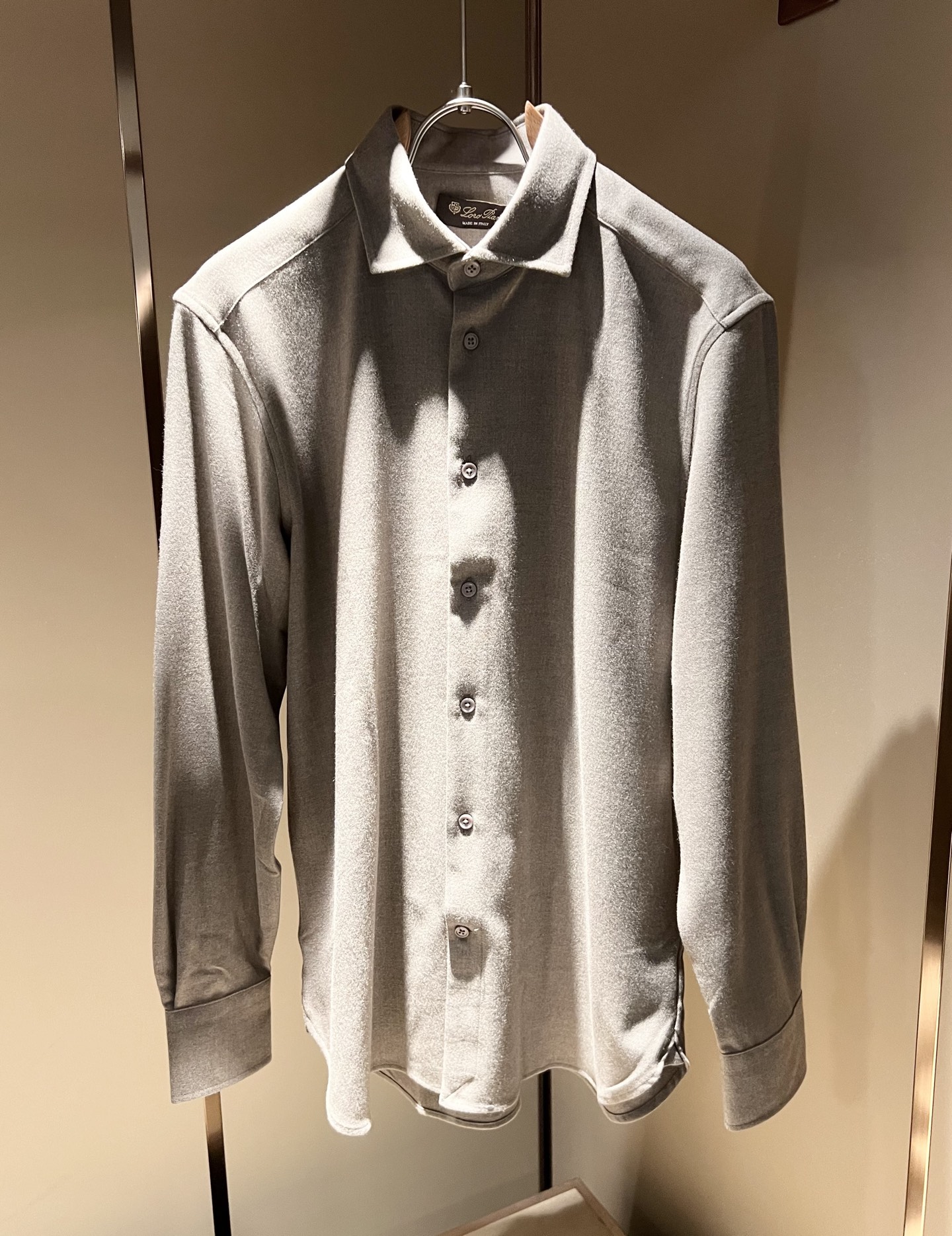   Loro Piana诺悠翩雅 2025秋冬男士衬衣，最新的贸易订单全品相！！网红款！上身舒适透气，不