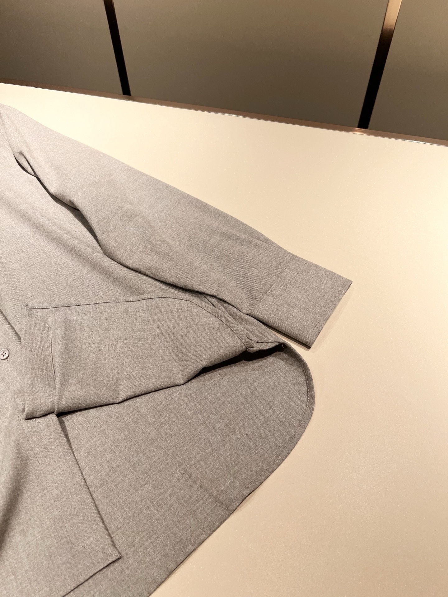   Loro Piana诺悠翩雅 2025秋冬男士衬衣，最新的贸易订单全品相！！网红款！上身舒适透气，不