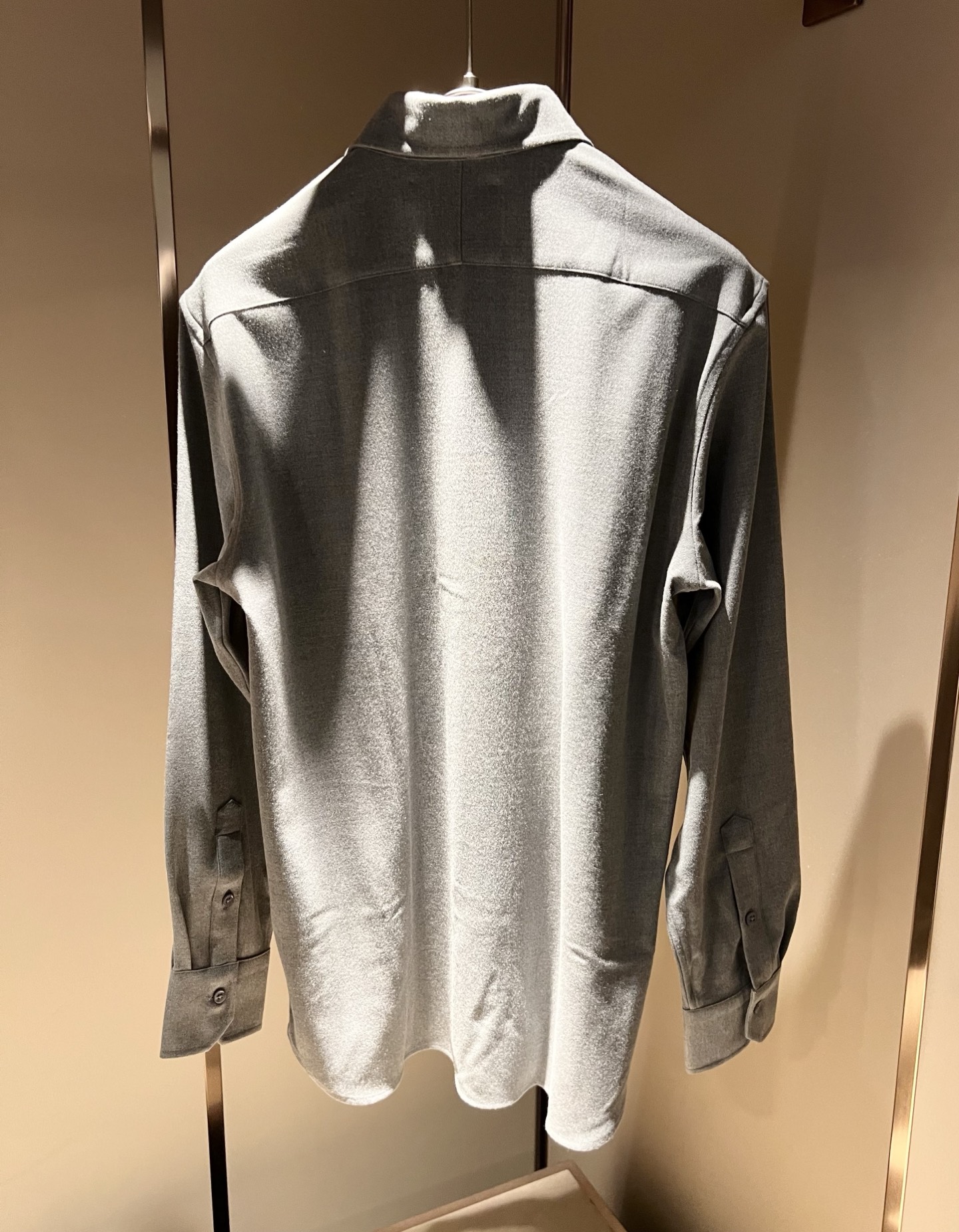   Loro Piana诺悠翩雅 2025秋冬男士衬衣，最新的贸易订单全品相！！网红款！上身舒适透气，不