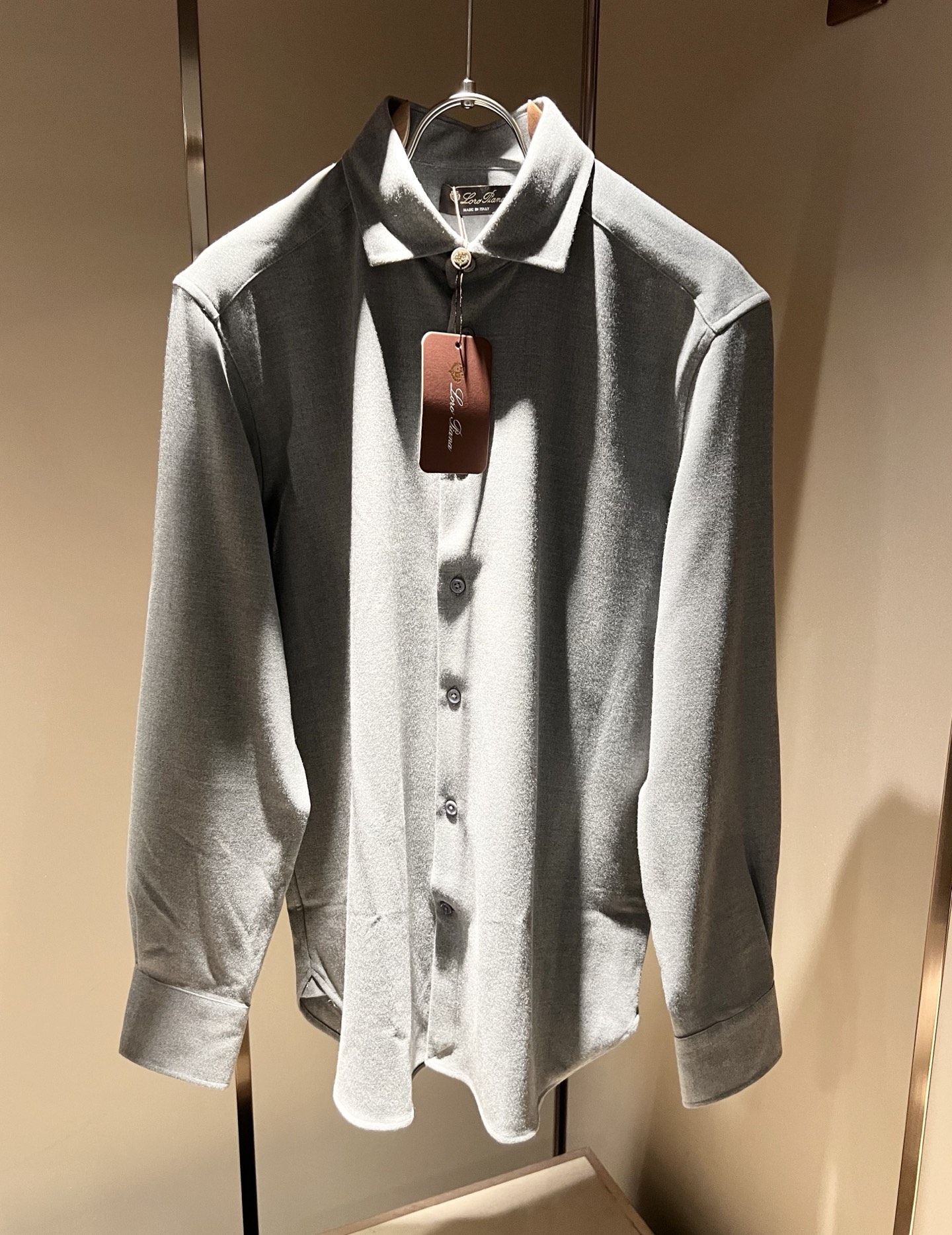   Loro Piana诺悠翩雅 2025秋冬男士衬衣，最新的贸易订单全品相！！网红款！上身舒适透气，不