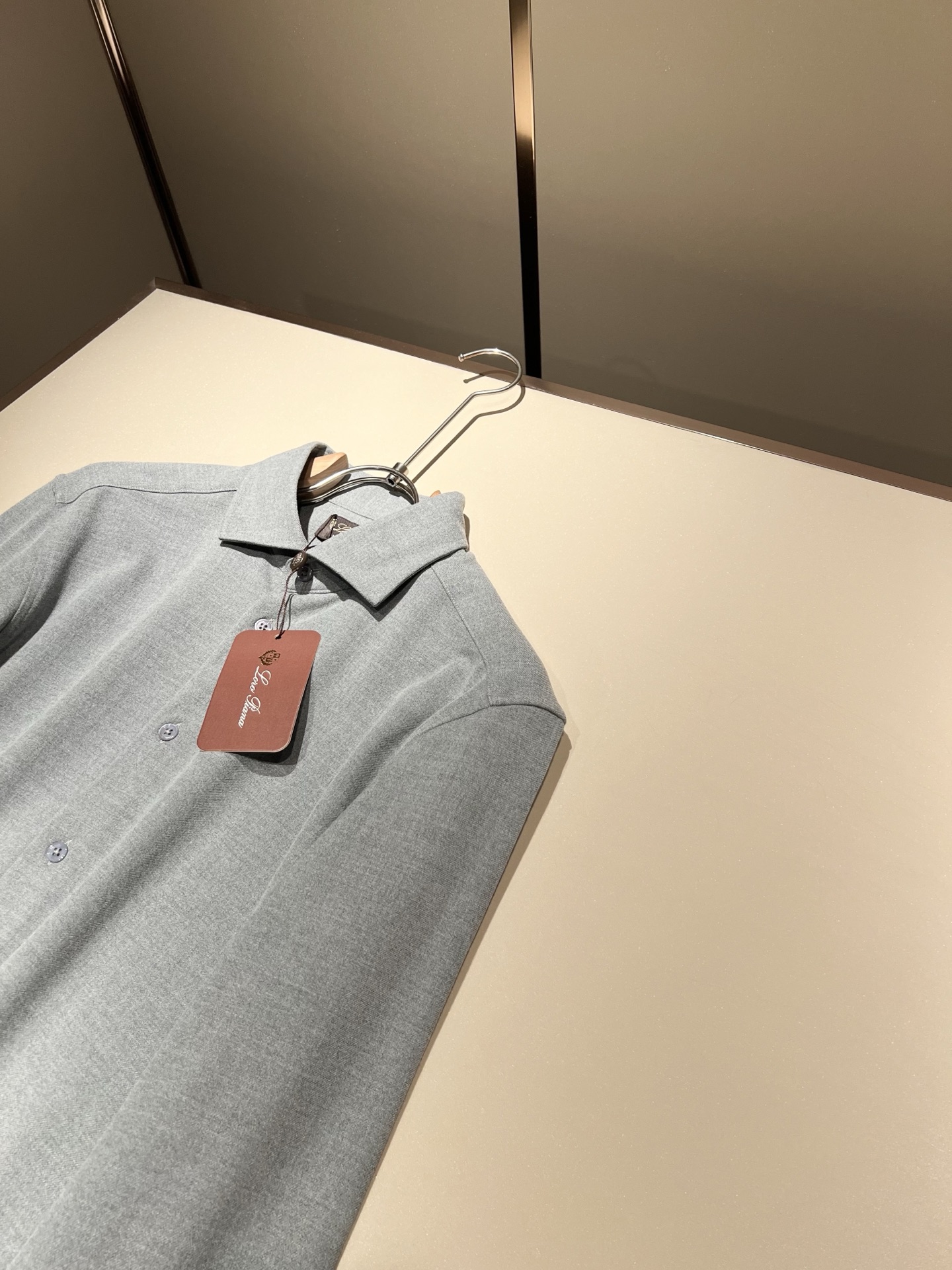   Loro Piana诺悠翩雅 2025秋冬男士衬衣，最新的贸易订单全品相！！网红款！上身舒适透气，不