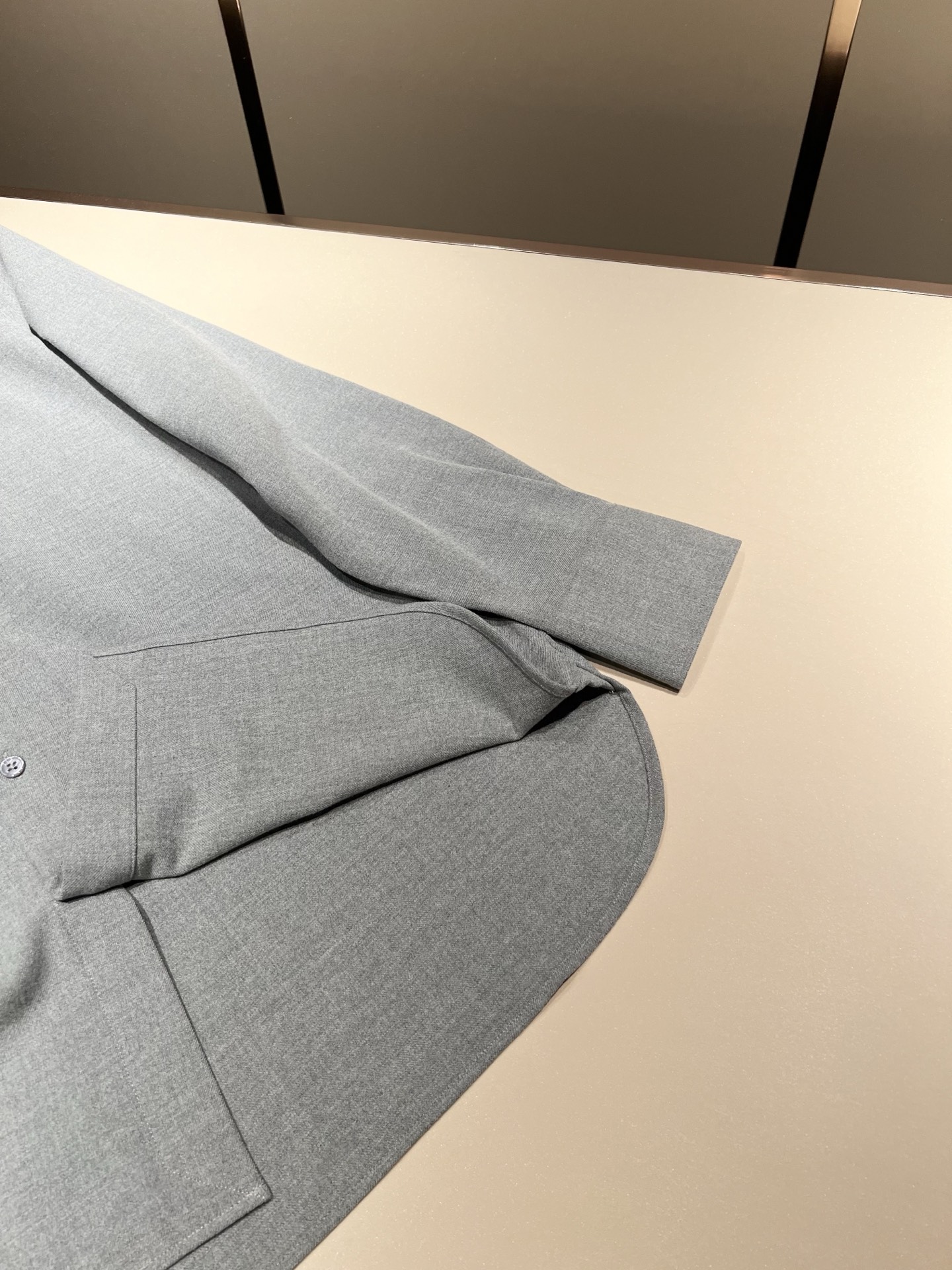   Loro Piana诺悠翩雅 2025秋冬男士衬衣，最新的贸易订单全品相！！网红款！上身舒适透气，不