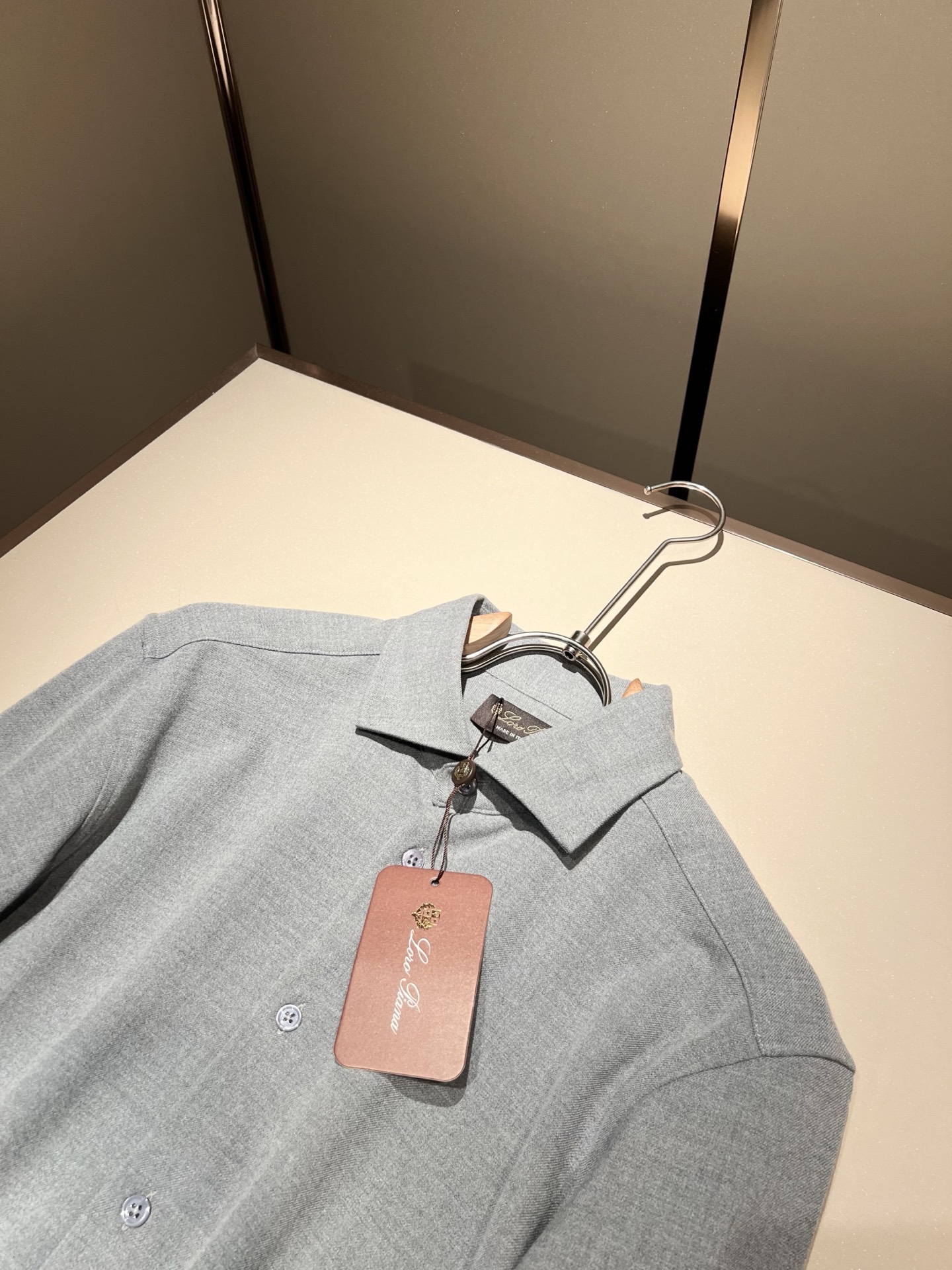   Loro Piana诺悠翩雅 2025秋冬男士衬衣，最新的贸易订单全品相！！网红款！上身舒适透气，不