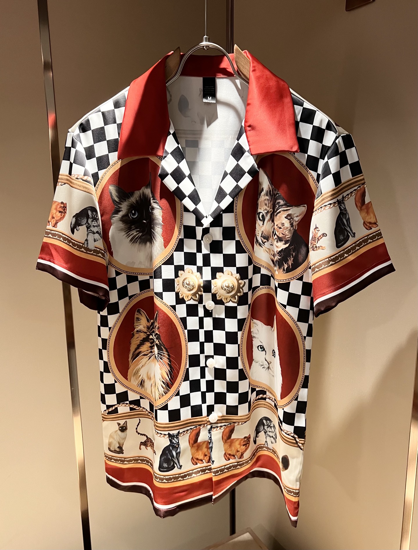 NO:512704,Dolce&Gabba*a 2025 spring and summer new men and women pajamas set, available at the same time in the counter!  Customized exclusive silk cotton fabric, panoramic logo pattern printing technology design!  Simple and generous, calm and versatile, extremely high-end, perfectly integrated with fashion and style, a top fashionable style that perfectly suits the outside wear!  The overall feeling is natural!  The ultimate classic versatile short-sleeved T-shirt, the ultimate heavy industry and the ultimate perfection!  Fans who pursue high quality are please buy them by themselves, and all fans who know the goods are invited to appreciate this model together!  !  Size M-3XL, Dolce & Gabbana, Dolce & Gabbana, T-shirt,tees, t-shirt,alexander wang19860909Dolce&Gabba*a 杜嘉*纳2025春夏新款男女同款睡衣套装,专柜同步发售！定制专属丝绸棉面料,全景logo图案印花工艺设计！简约大方,从容百搭,档次极高,完美融入时尚还有风情感一款完美符合外穿的顶尖时髦气质款！整体给人浑然天成的感觉！极致经典的百搭型短袖T恤,极致的重工极致的完美！追求高品质的粉丝们请自行抢购,诚邀所有识货的粉丝一同鉴赏此款！！尺码M-3XL,,Dolce&Gabbana,Dolce&Gabbana,T-shirt,tees，t-shirt,alexander wang,Men's clothing