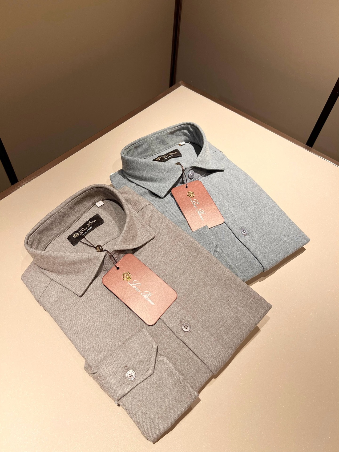   Loro Piana诺悠翩雅 2025秋冬男士衬衣，最新的贸易订单全品相！！网红款！上身舒适透气，不