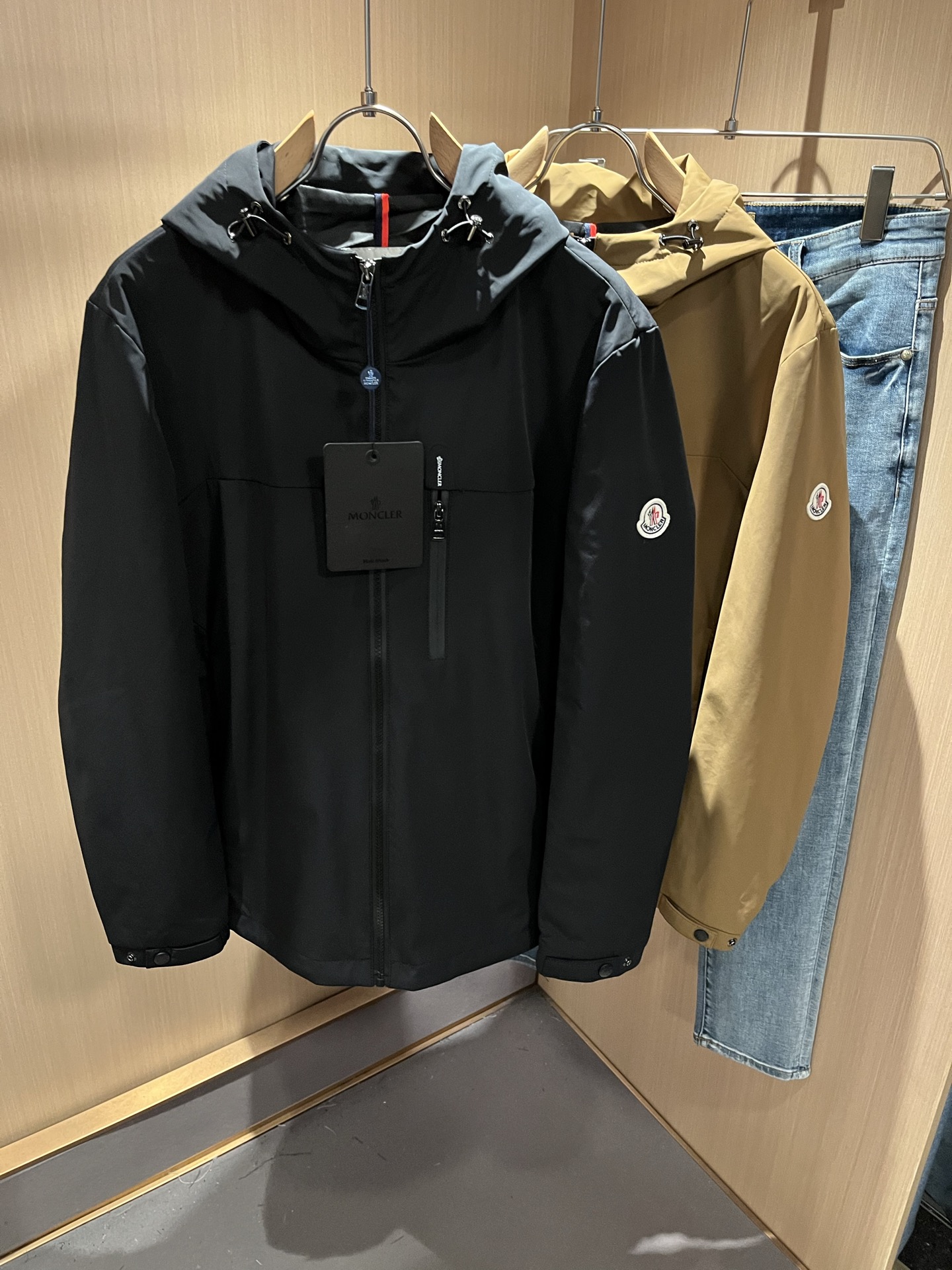 Monc*ler蒙*口2025秋冬经典夹克外套，都市时尚休闲款！面料超软面料帅酷爆款夹克外套。时尚都市百
