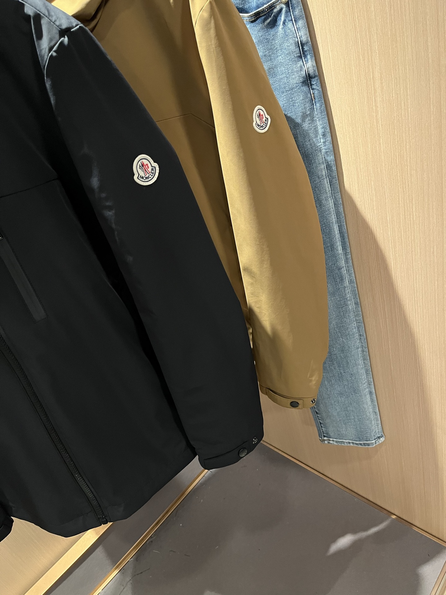 Monc*ler蒙*口2025秋冬经典夹克外套，都市时尚休闲款！面料超软面料帅酷爆款夹克外套。时尚都市百