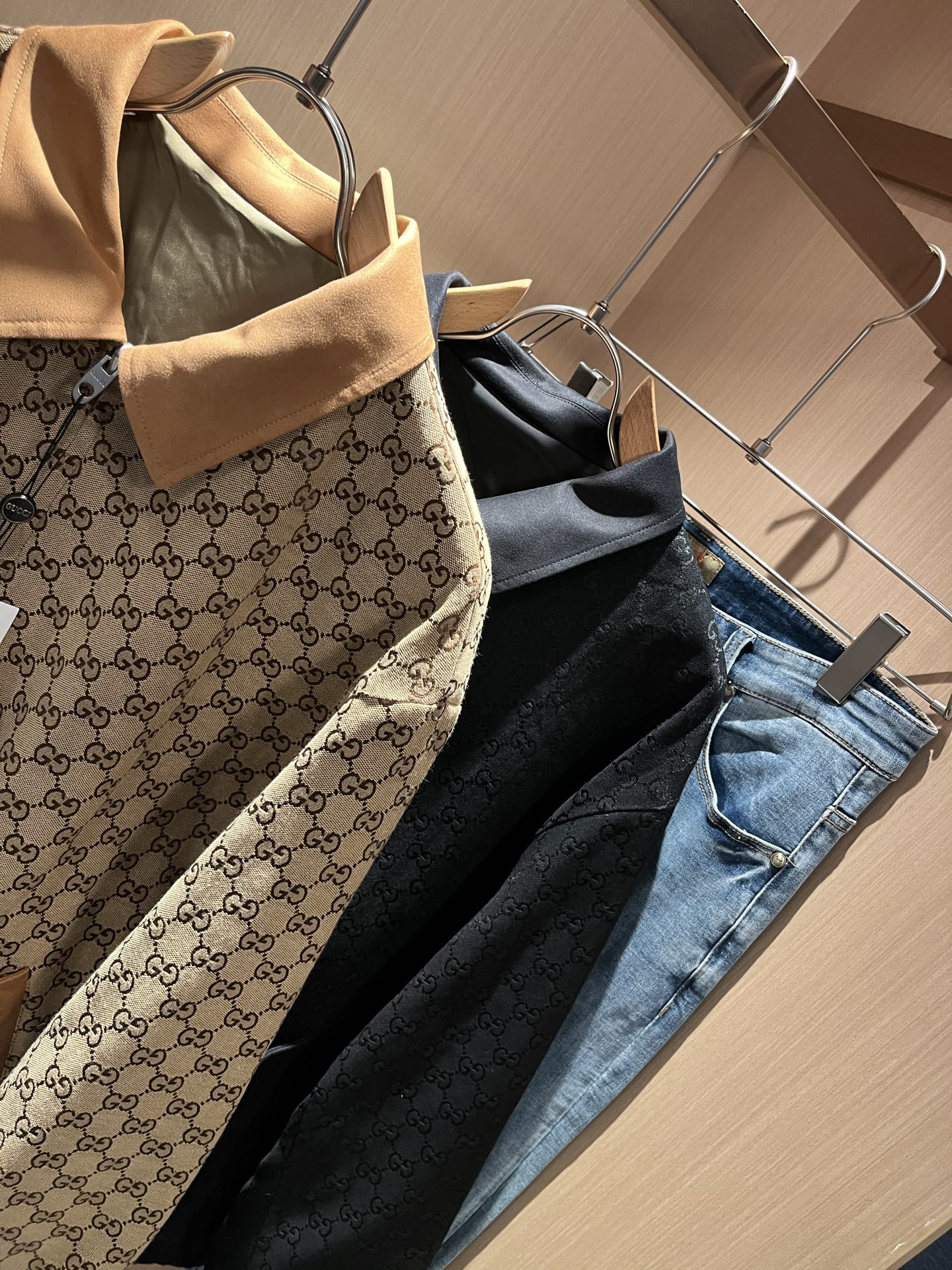   Gucc*古家 ⚠️双面夹克！2025秋冬最新系列！男女同款👫夹克外套，贸易公司渠道稀出，同步官网发