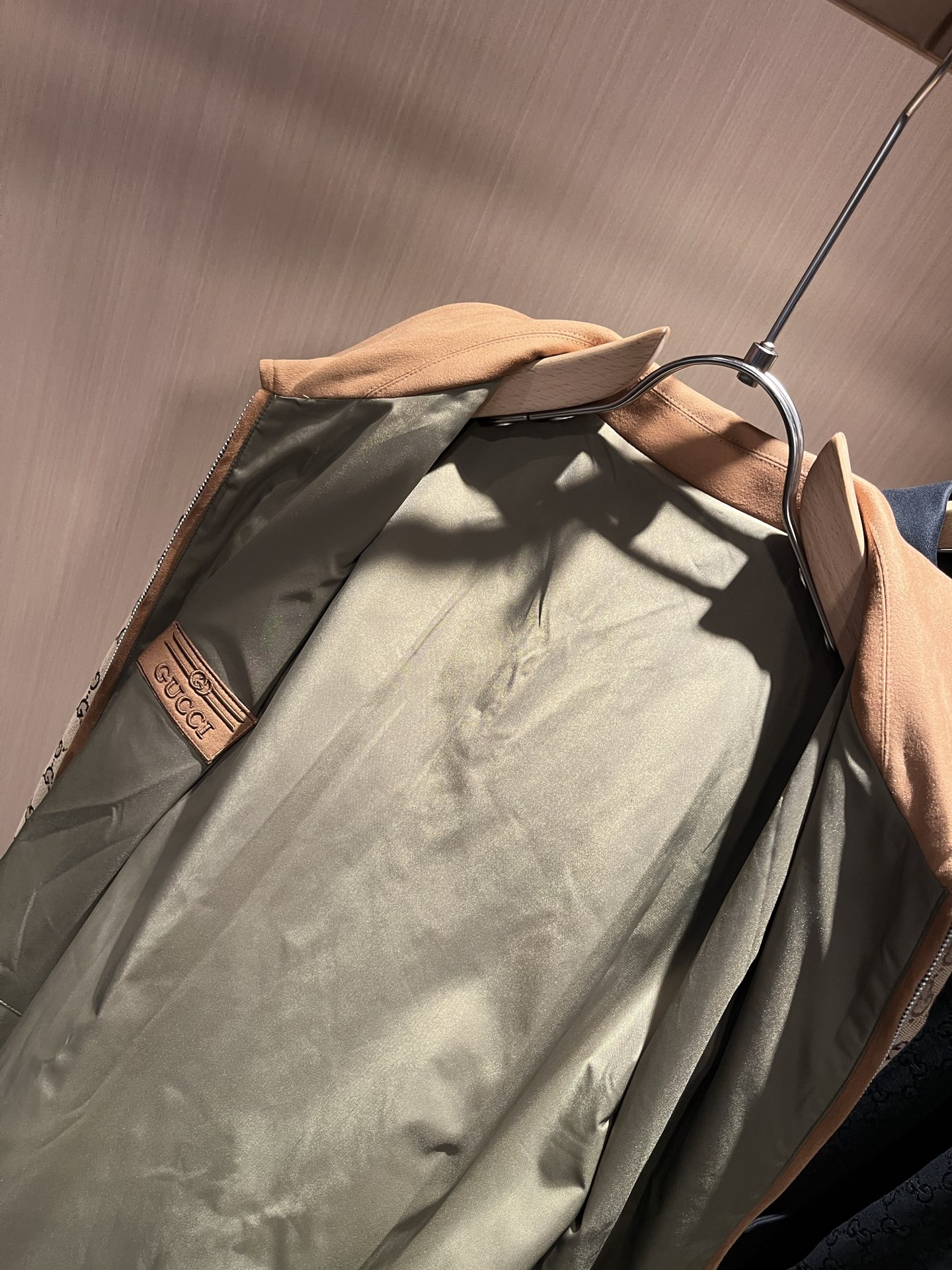   Gucc*古家 ⚠️双面夹克！2025秋冬最新系列！男女同款👫夹克外套，贸易公司渠道稀出，同步官网发