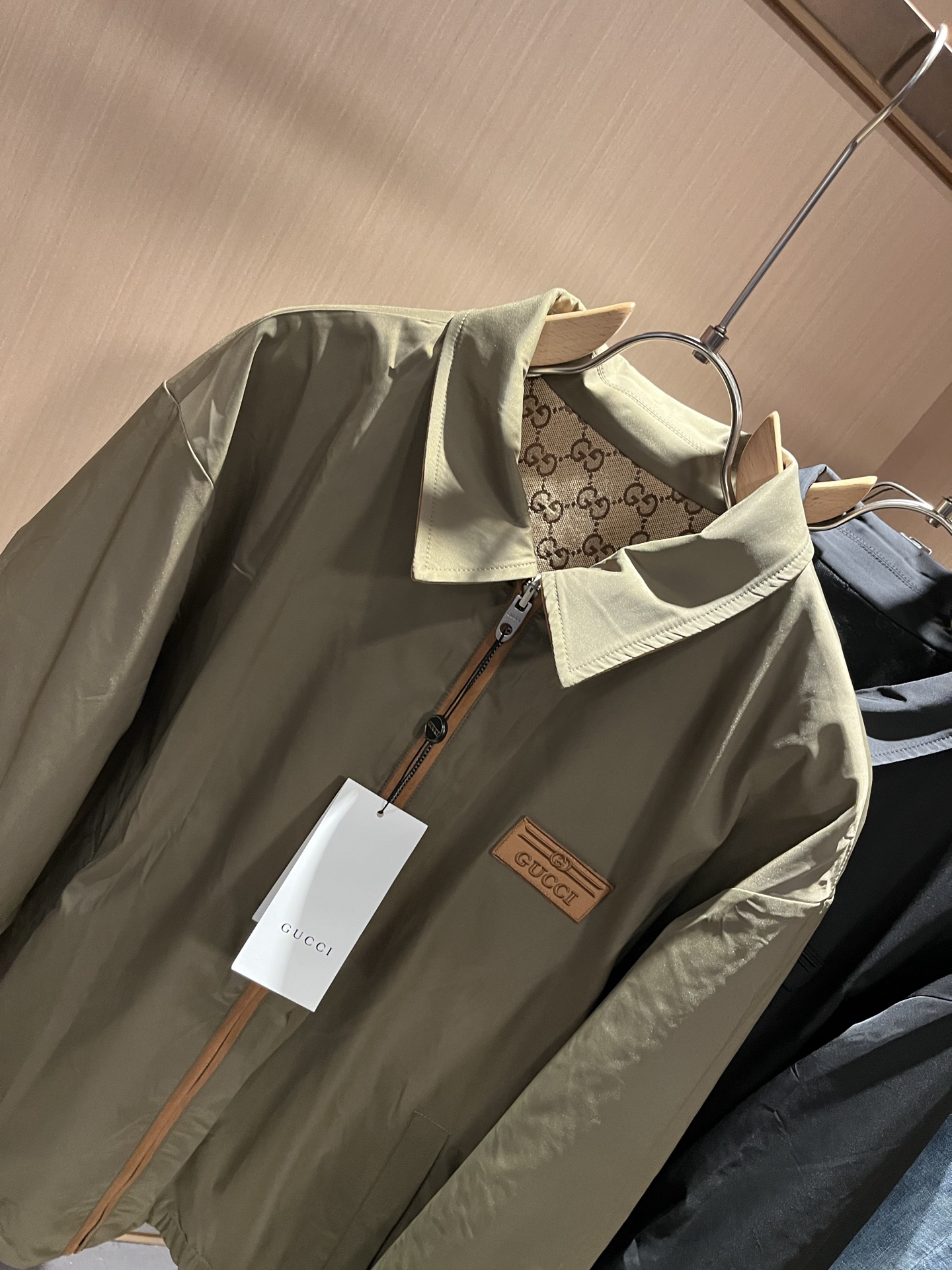   Gucc*古家 ⚠️双面夹克！2025秋冬最新系列！男女同款👫夹克外套，贸易公司渠道稀出，同步官网发