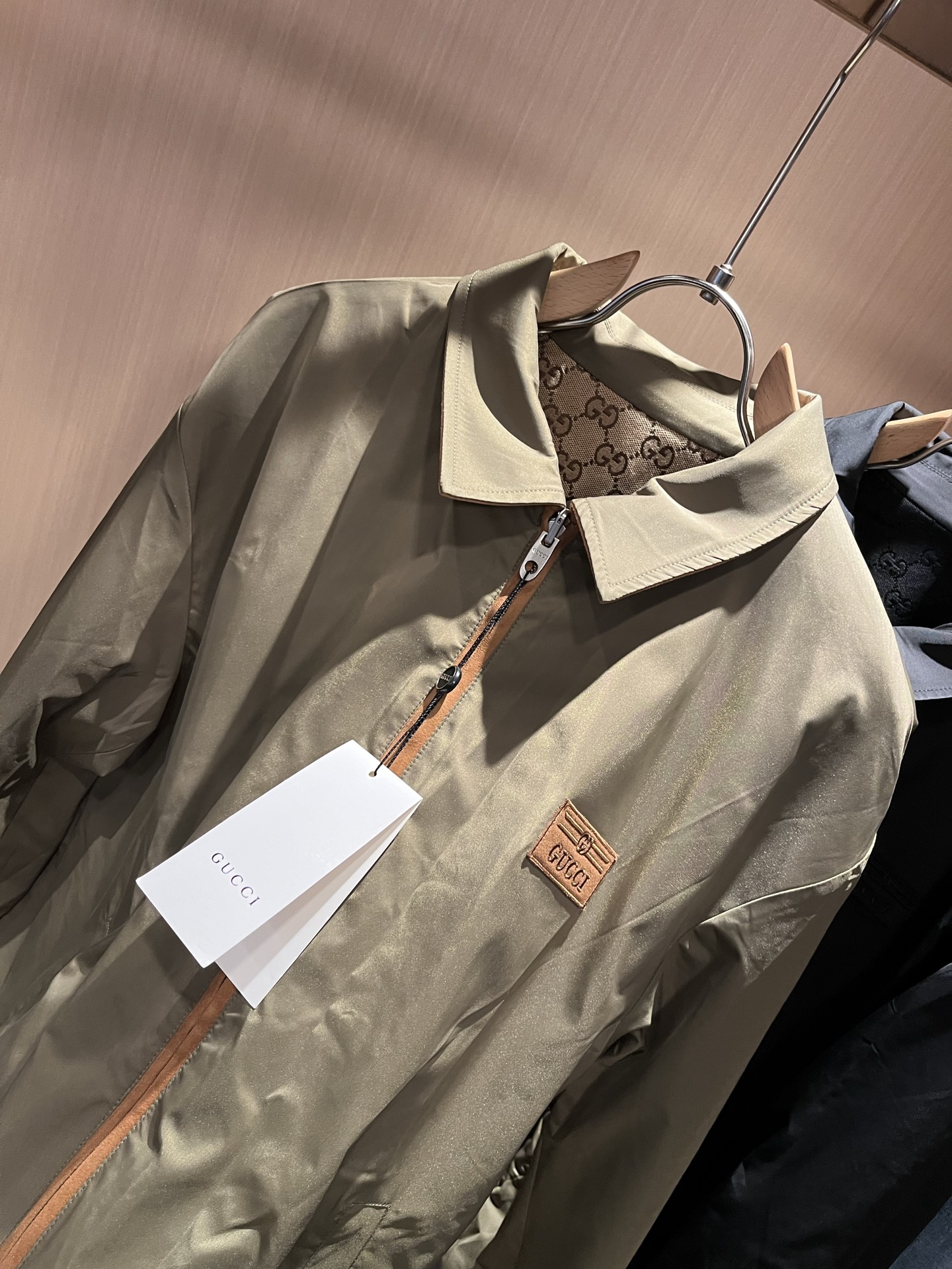   Gucc*古家 ⚠️双面夹克！2025秋冬最新系列！男女同款👫夹克外套，贸易公司渠道稀出，同步官网发