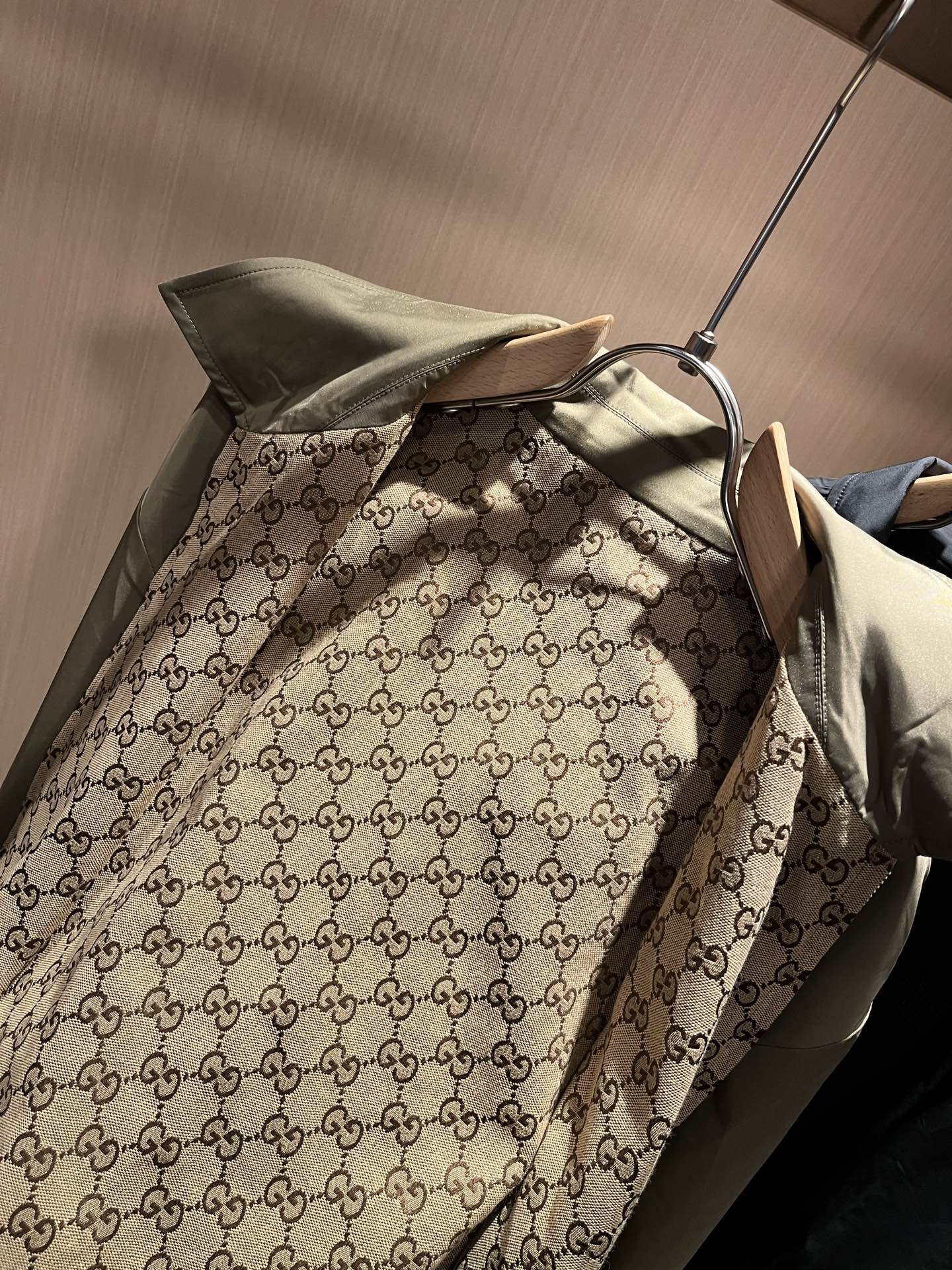   Gucc*古家 ⚠️双面夹克！2025秋冬最新系列！男女同款👫夹克外套，贸易公司渠道稀出，同步官网发