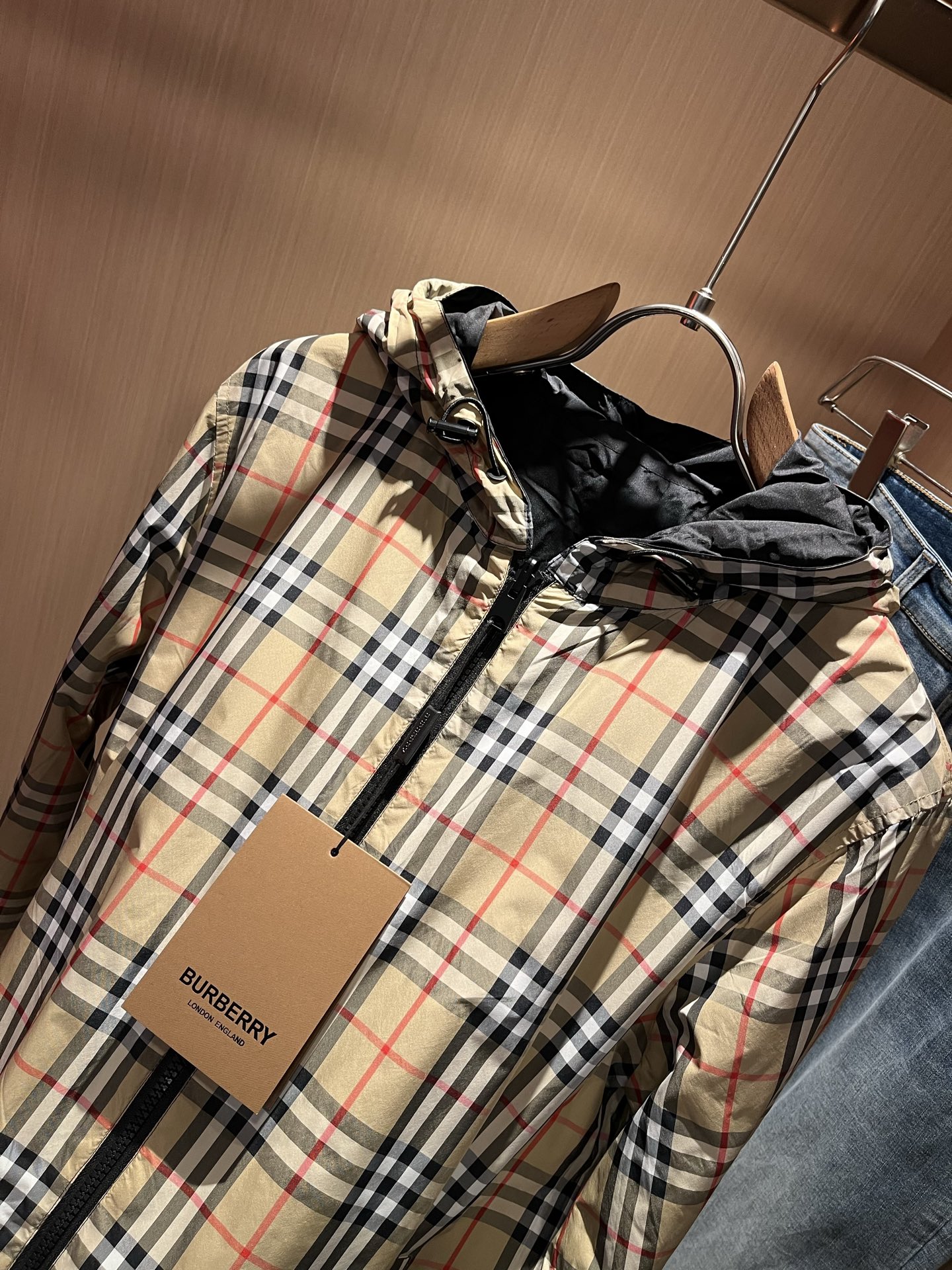  BURBER*Y巴*莉⚠️双面夹克！2025秋冬新品夹克外套重磅来袭，最近比较火热的环保聚酯纤维记忆面