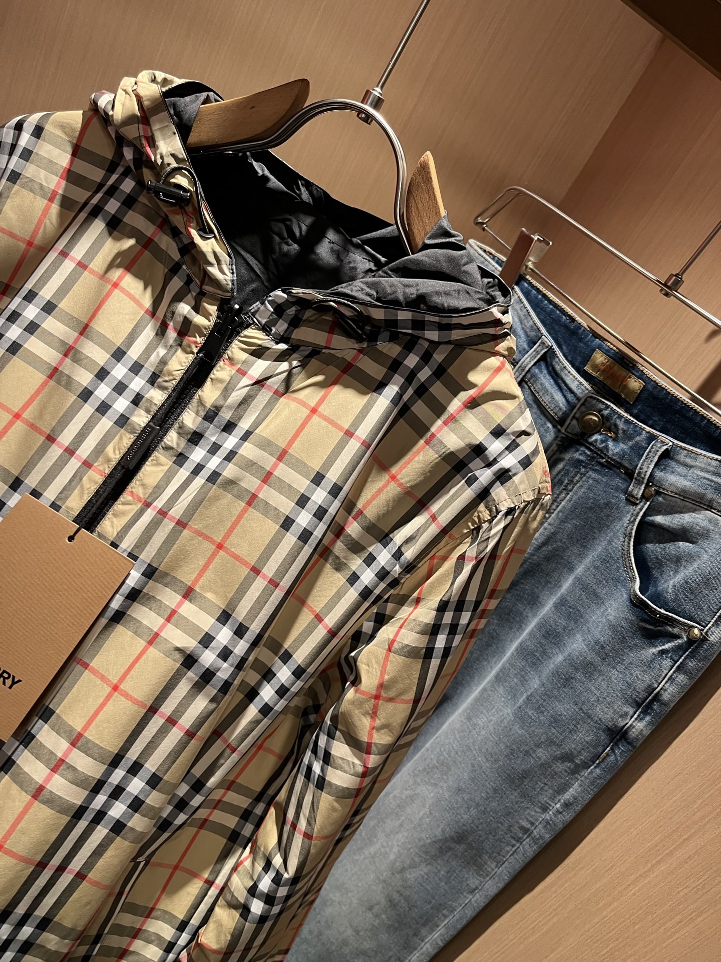  BURBER*Y巴*莉⚠️双面夹克！2025秋冬新品夹克外套重磅来袭，最近比较火热的环保聚酯纤维记忆面