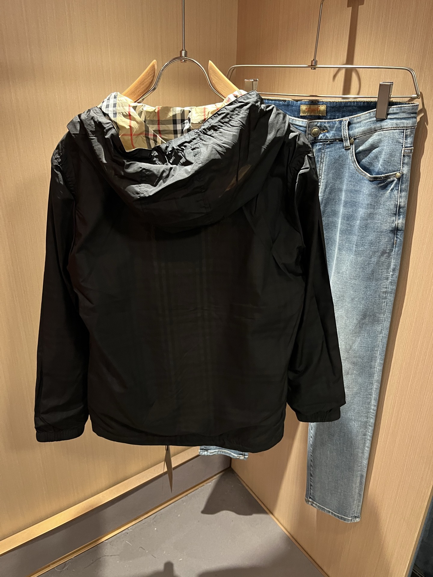  BURBER*Y巴*莉⚠️双面夹克！2025秋冬新品夹克外套重磅来袭，最近比较火热的环保聚酯纤维记忆面