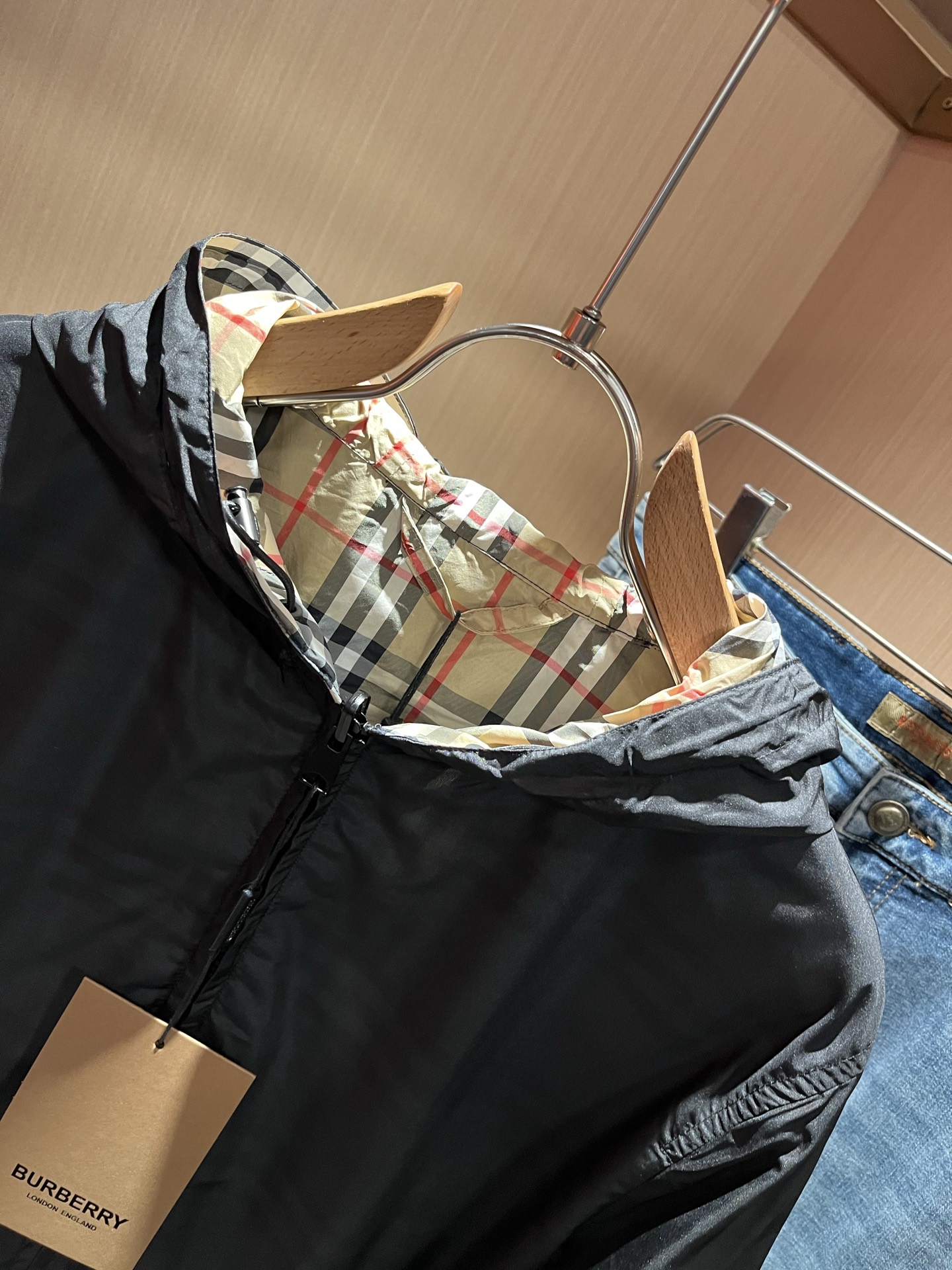  BURBER*Y巴*莉⚠️双面夹克！2025秋冬新品夹克外套重磅来袭，最近比较火热的环保聚酯纤维记忆面