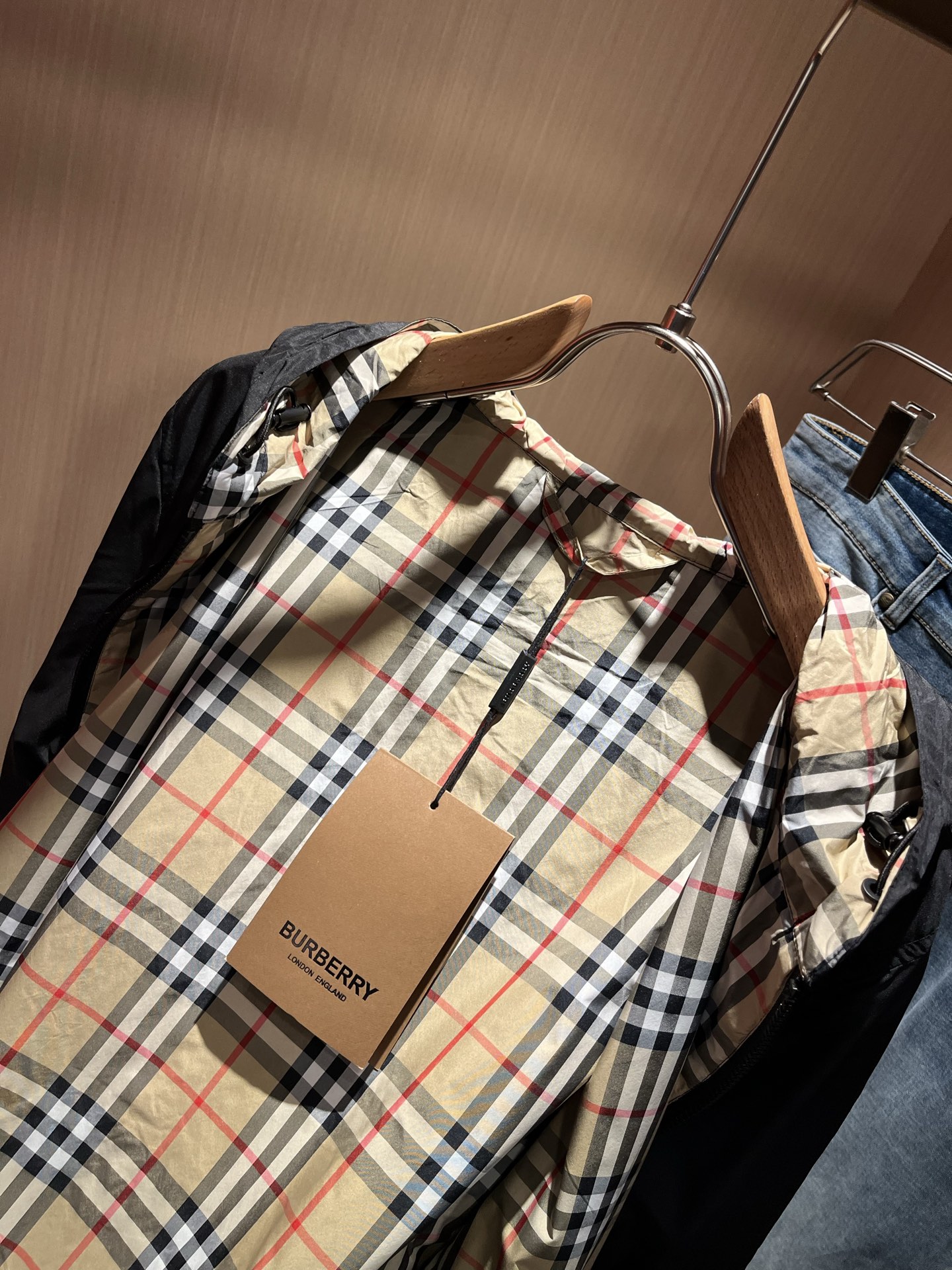  BURBER*Y巴*莉⚠️双面夹克！2025秋冬新品夹克外套重磅来袭，最近比较火热的环保聚酯纤维记忆面