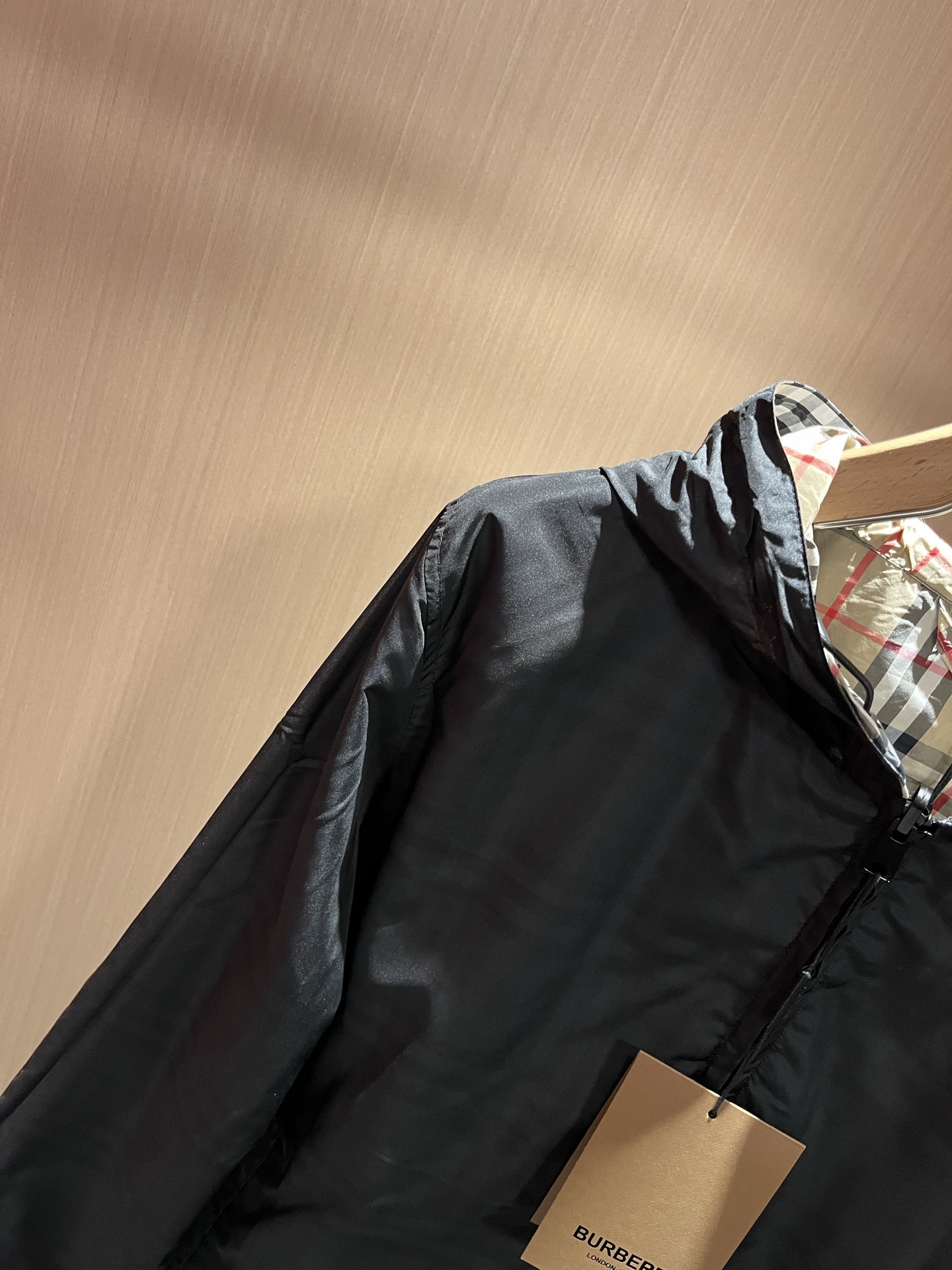  BURBER*Y巴*莉⚠️双面夹克！2025秋冬新品夹克外套重磅来袭，最近比较火热的环保聚酯纤维记忆面